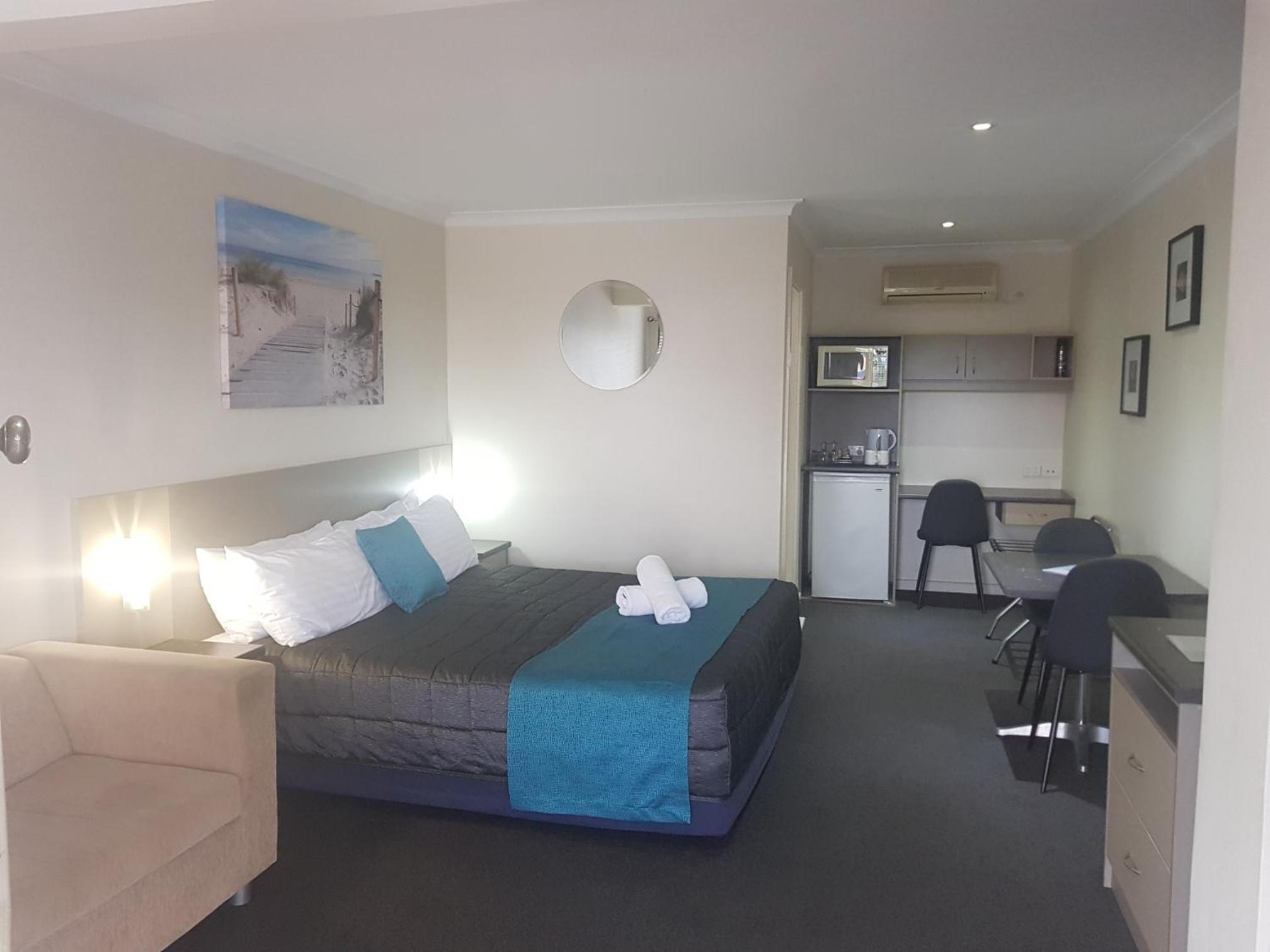 Deluxe King Room - Photo 3