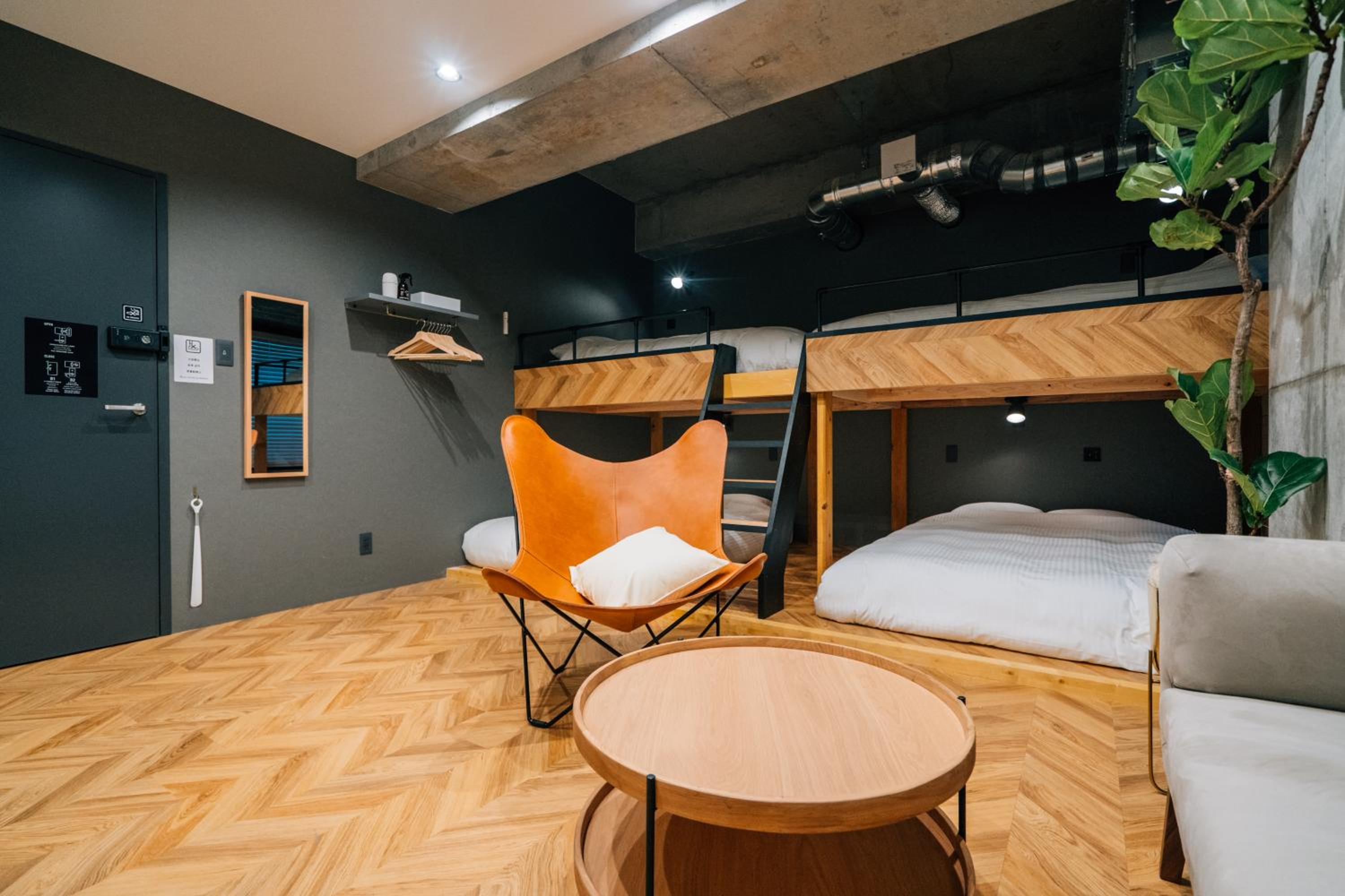 Deluxe Room with Shower (3 Double Beds and 1 Sofa) - Non-Smoking - No Cleaning for Consecutive Night Stays - Photo 1