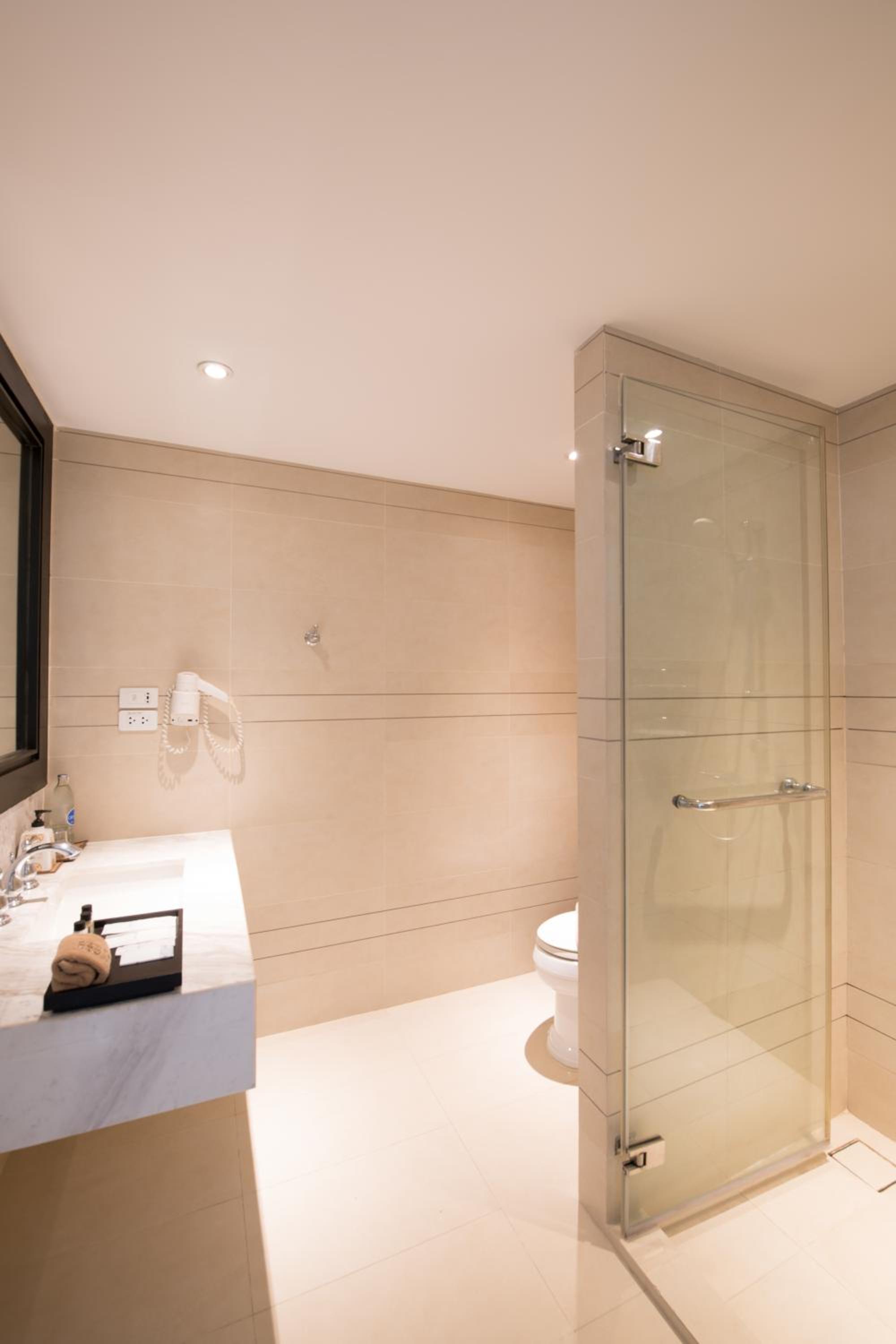 Suite - Photo 2