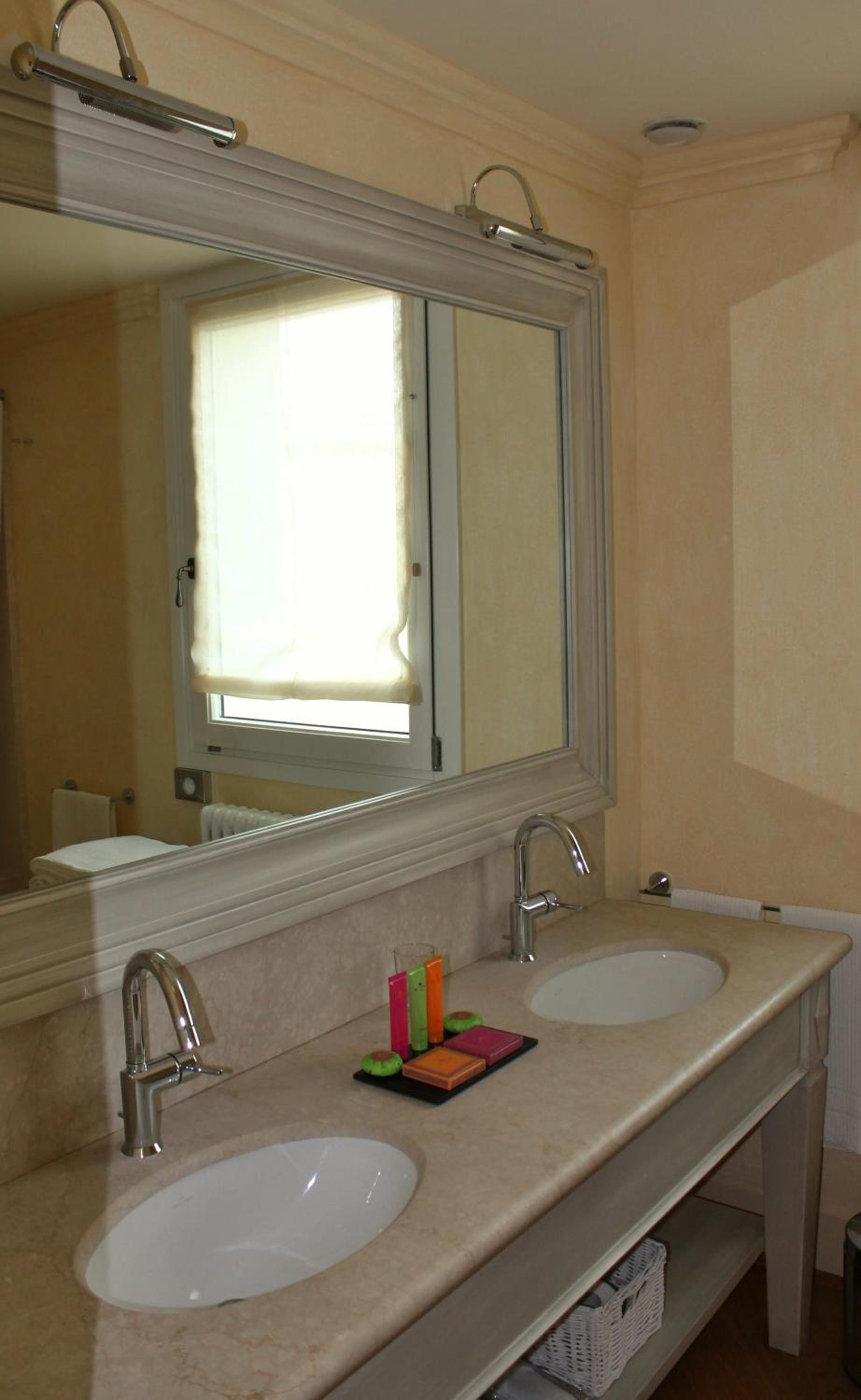 Double or Twin Room - Photo 14