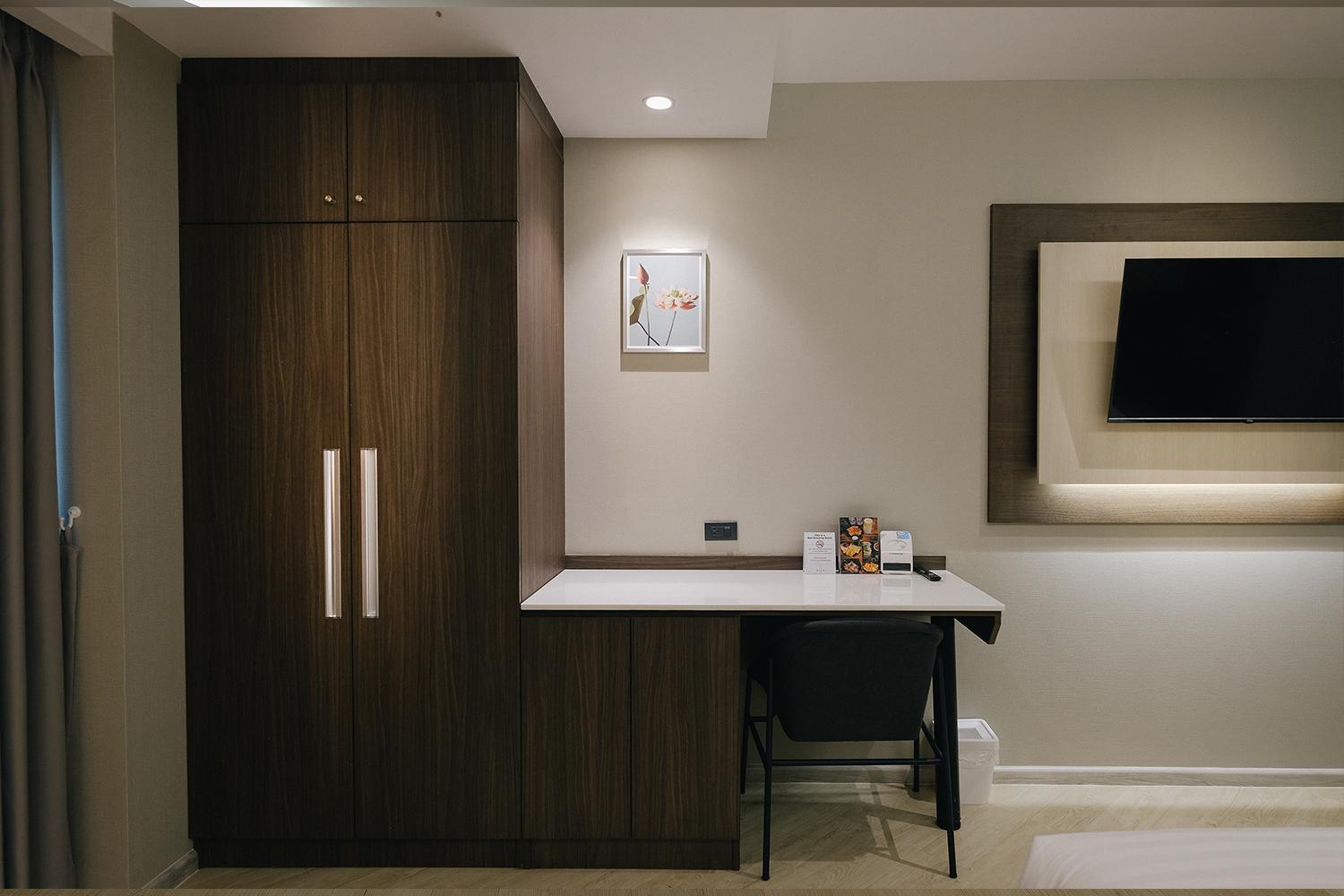 Deluxe Suite with Spa Bath