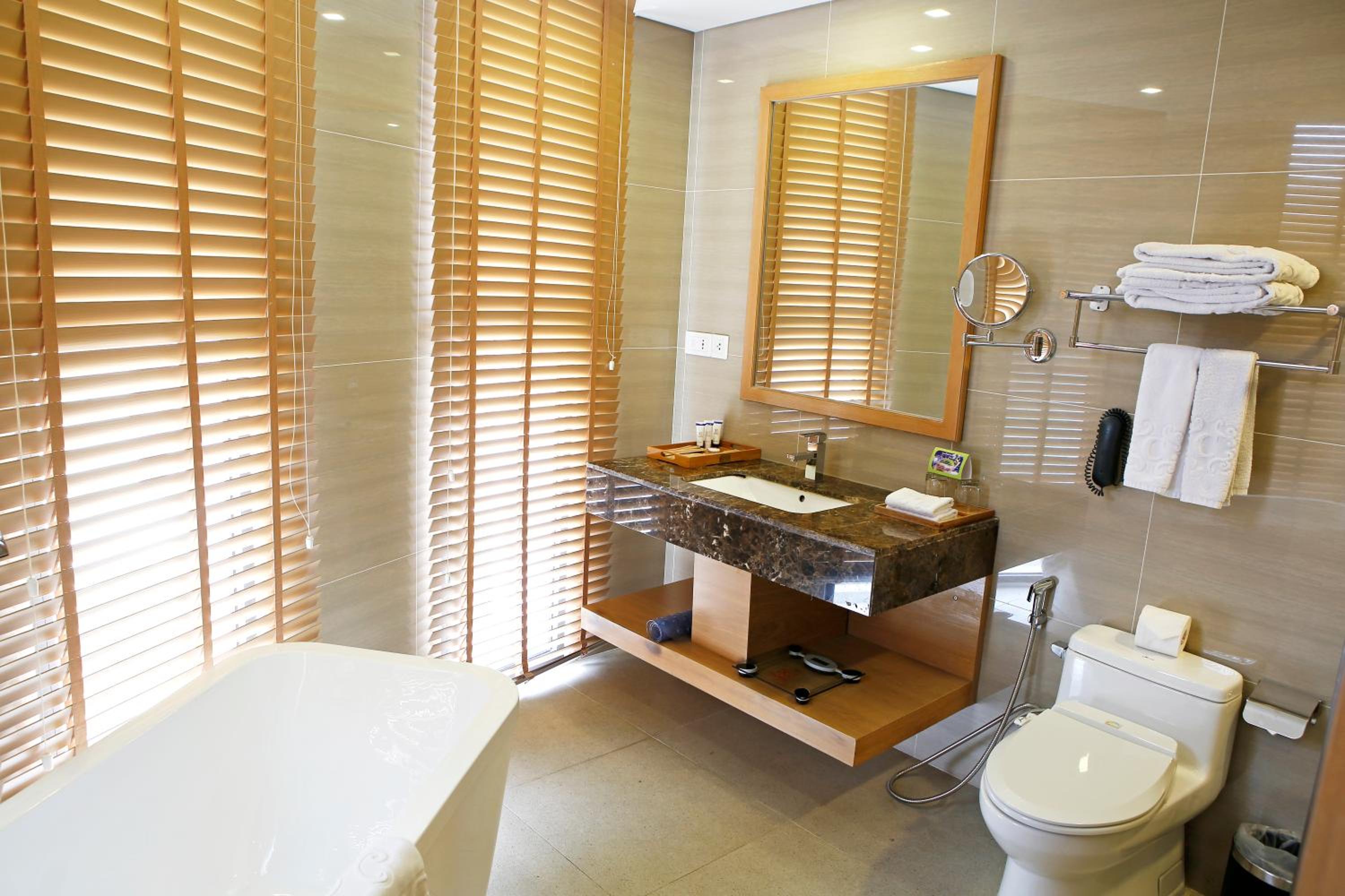 Suite Double with City View photo 3