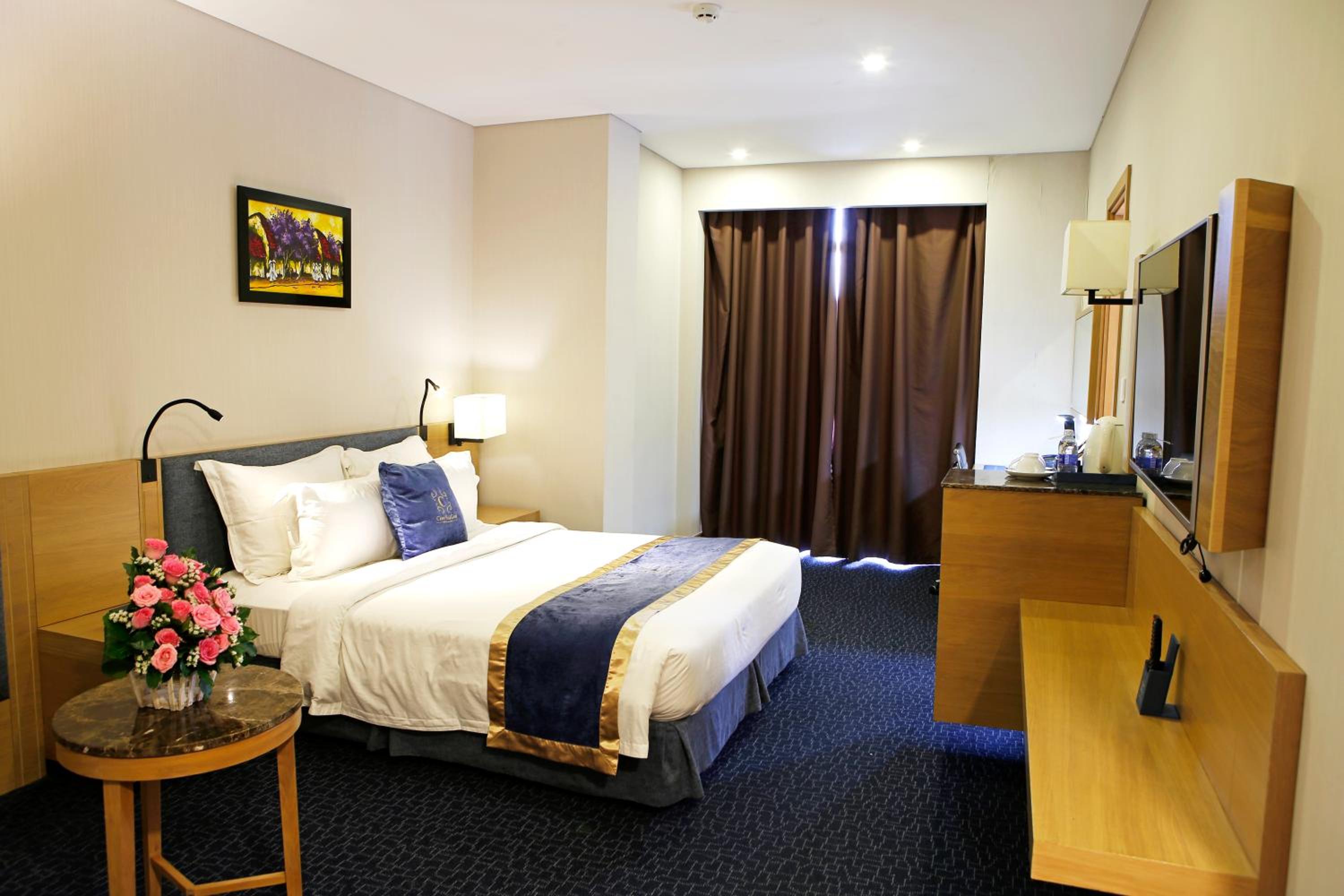Suite Double with City View photo 2