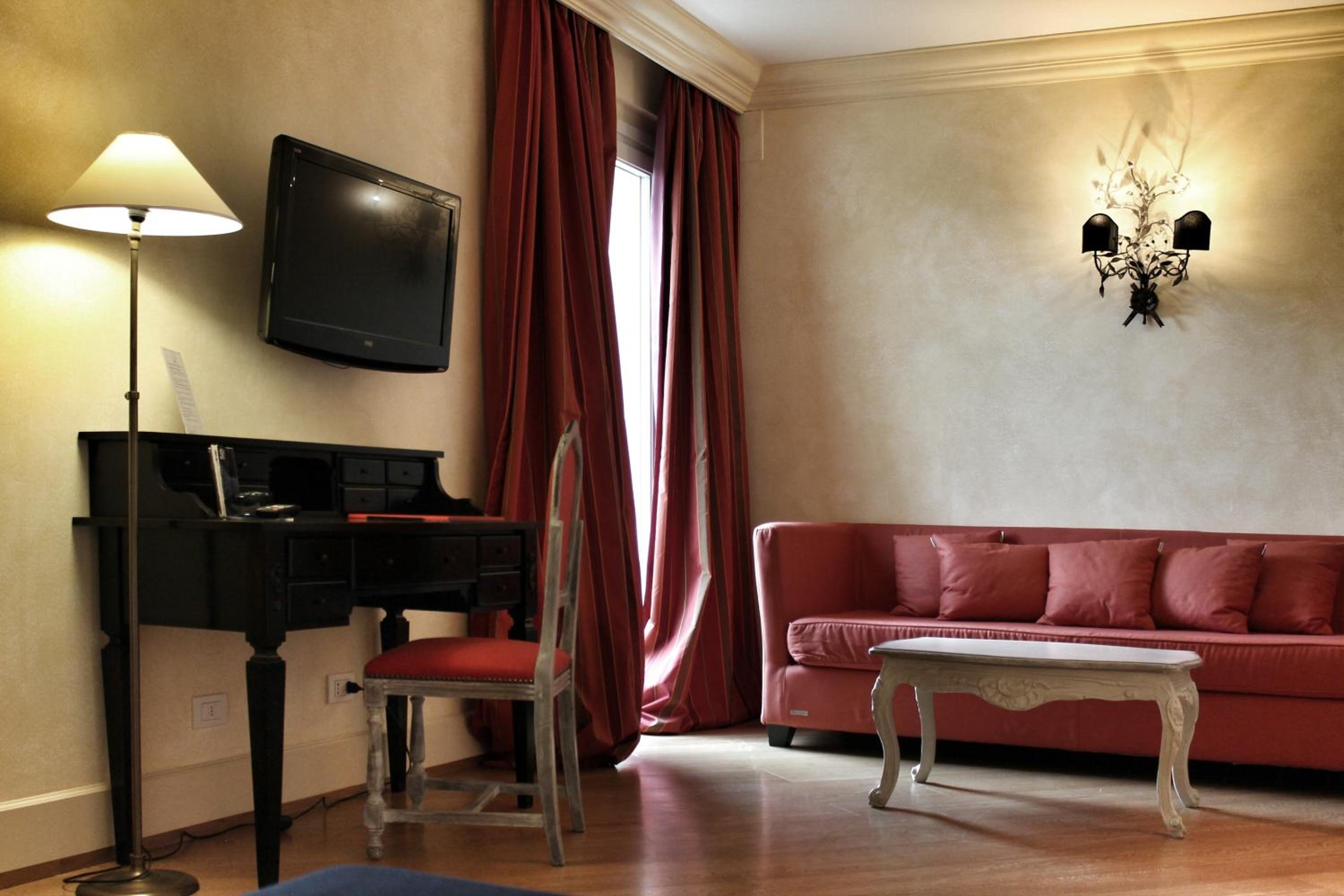 Double or Twin Room - Photo 5