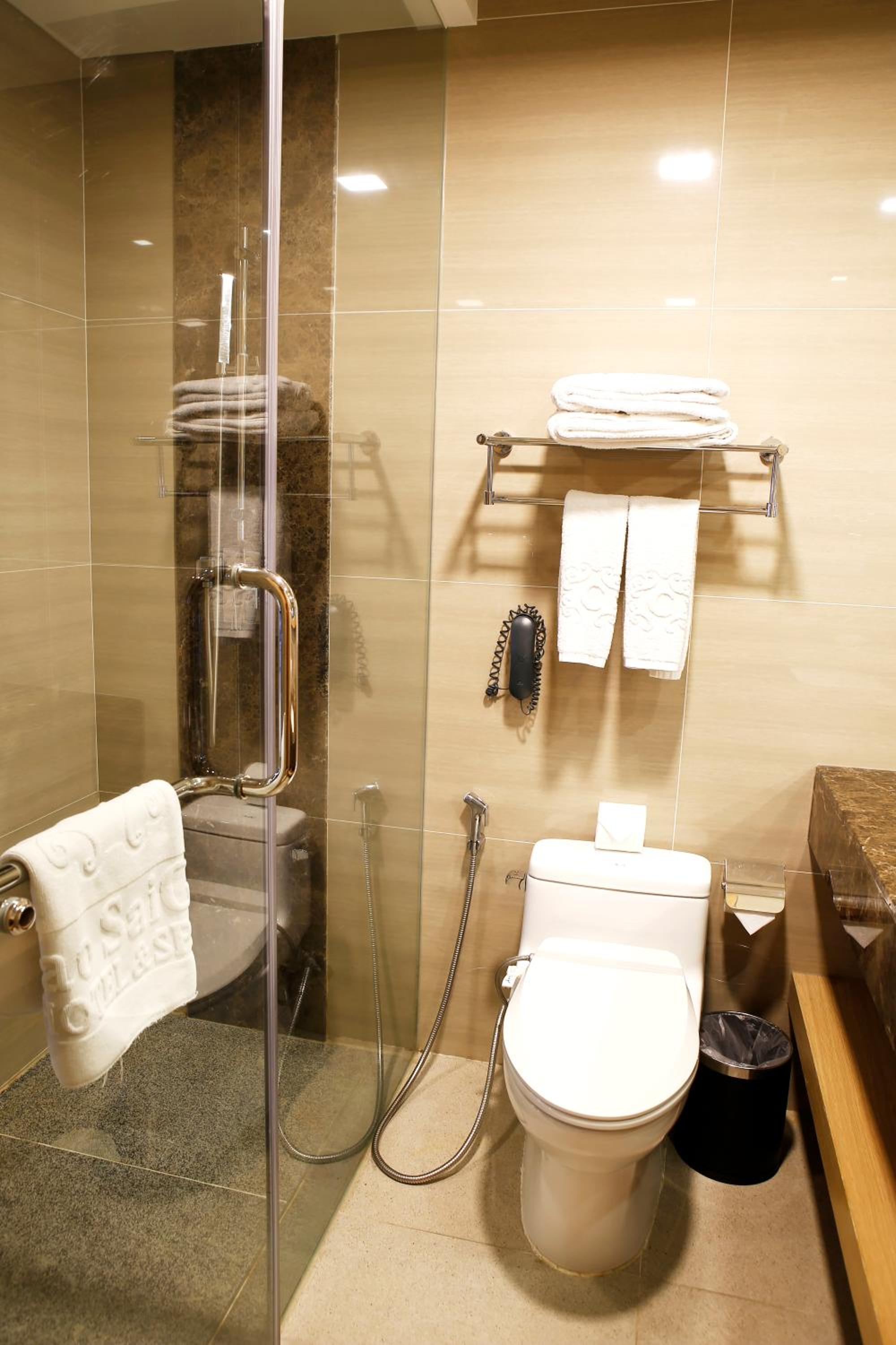 Deluxe Double Room with Window photo 2