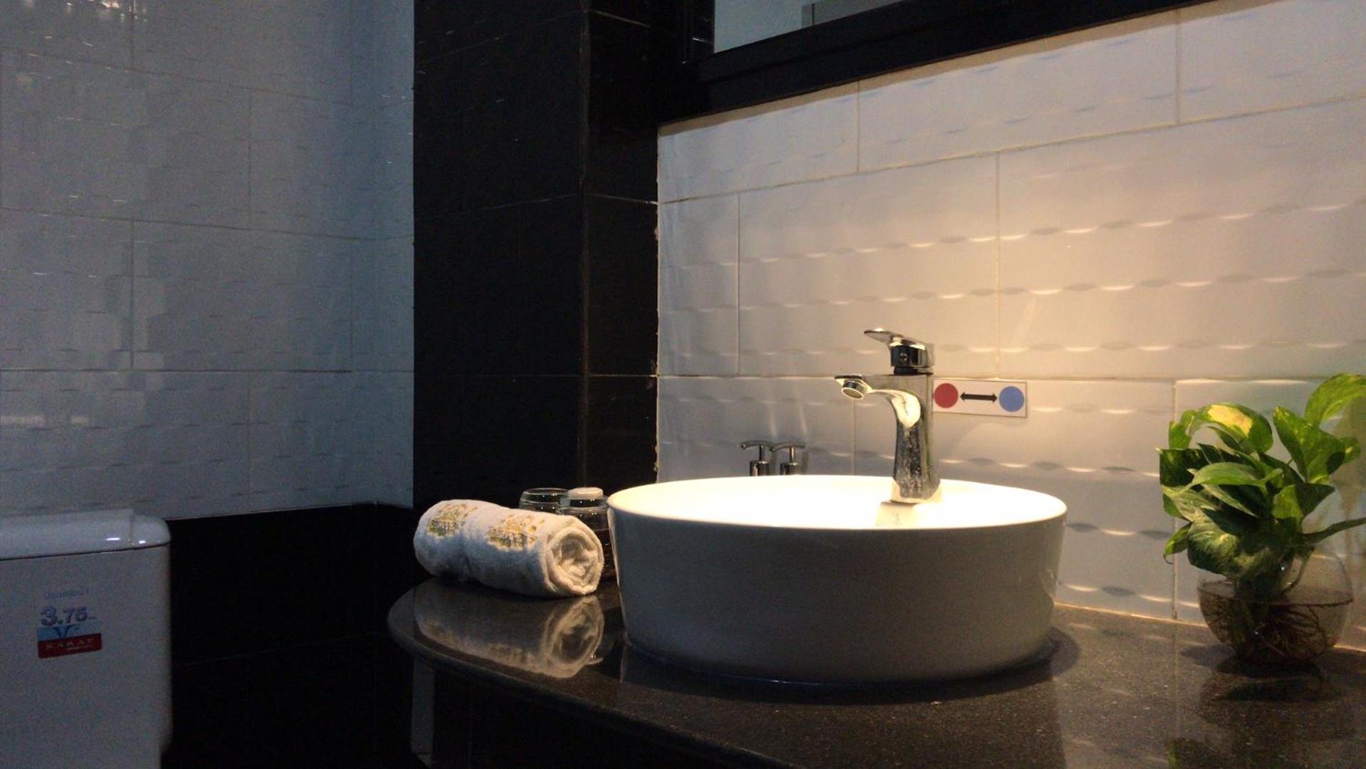 Staycation Offer - Superior Twin Room - Photo 1