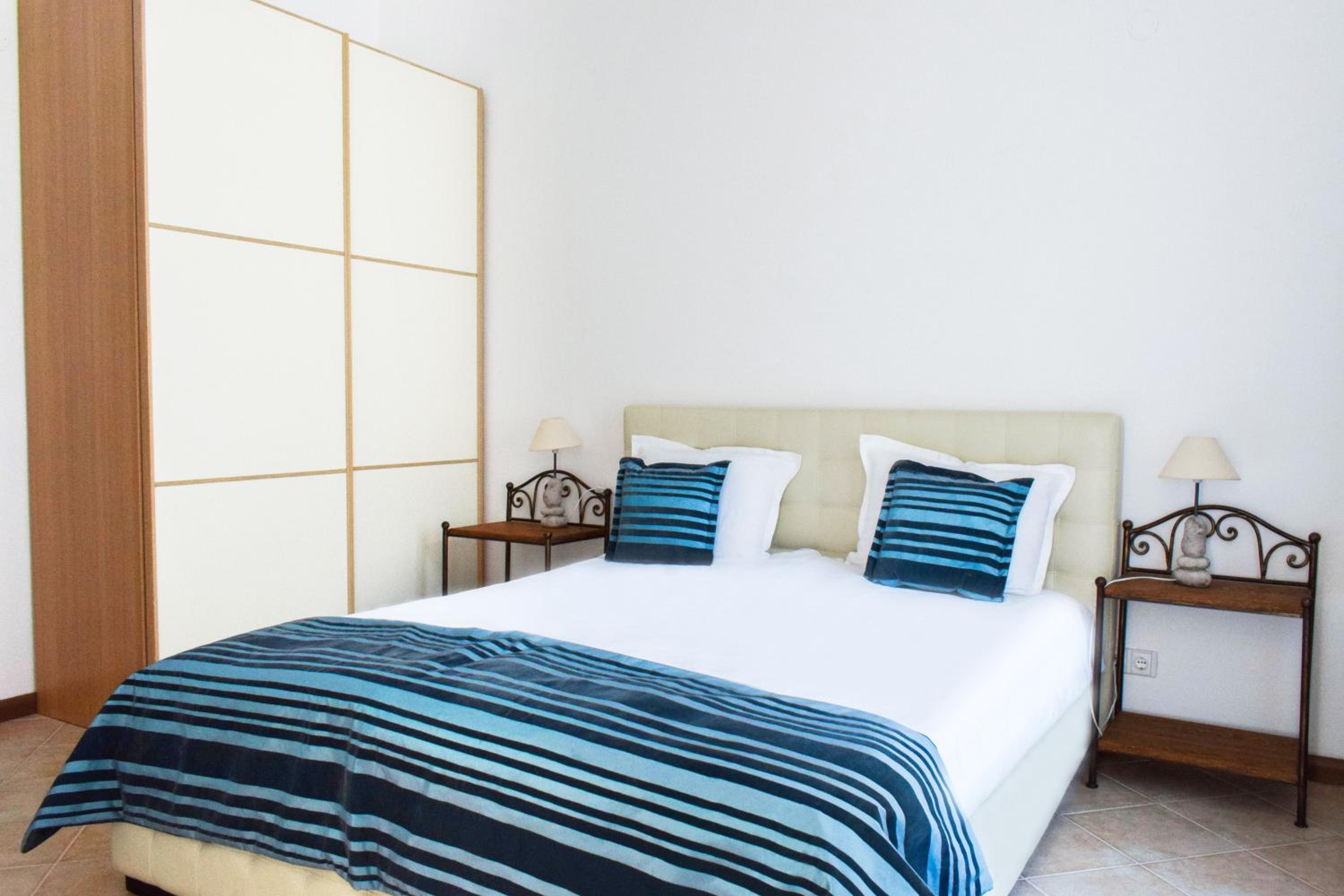 Premium Three-Bedroom Apartment with Balcony and Sea View photo 3