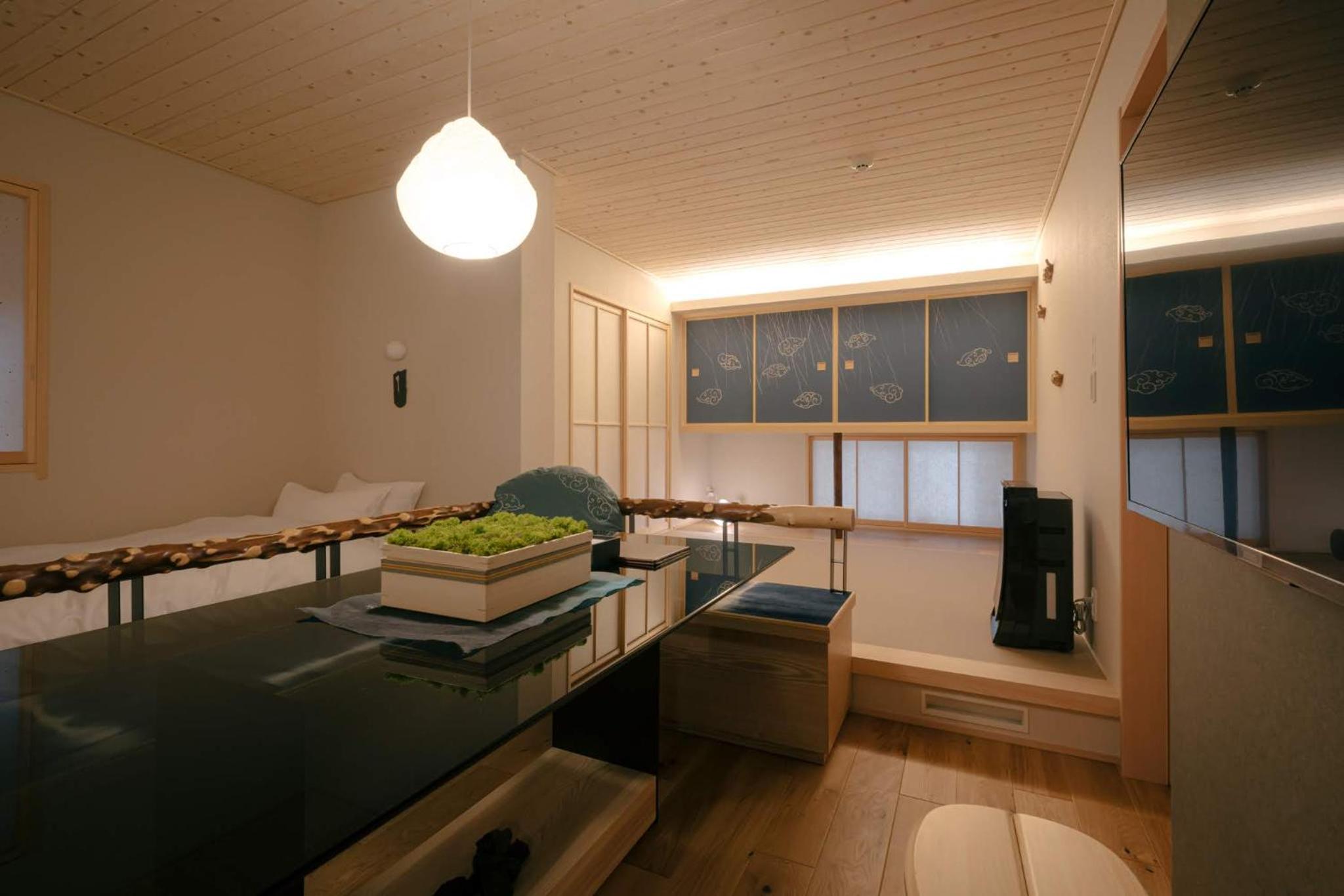Superior Family Room - Photo 1