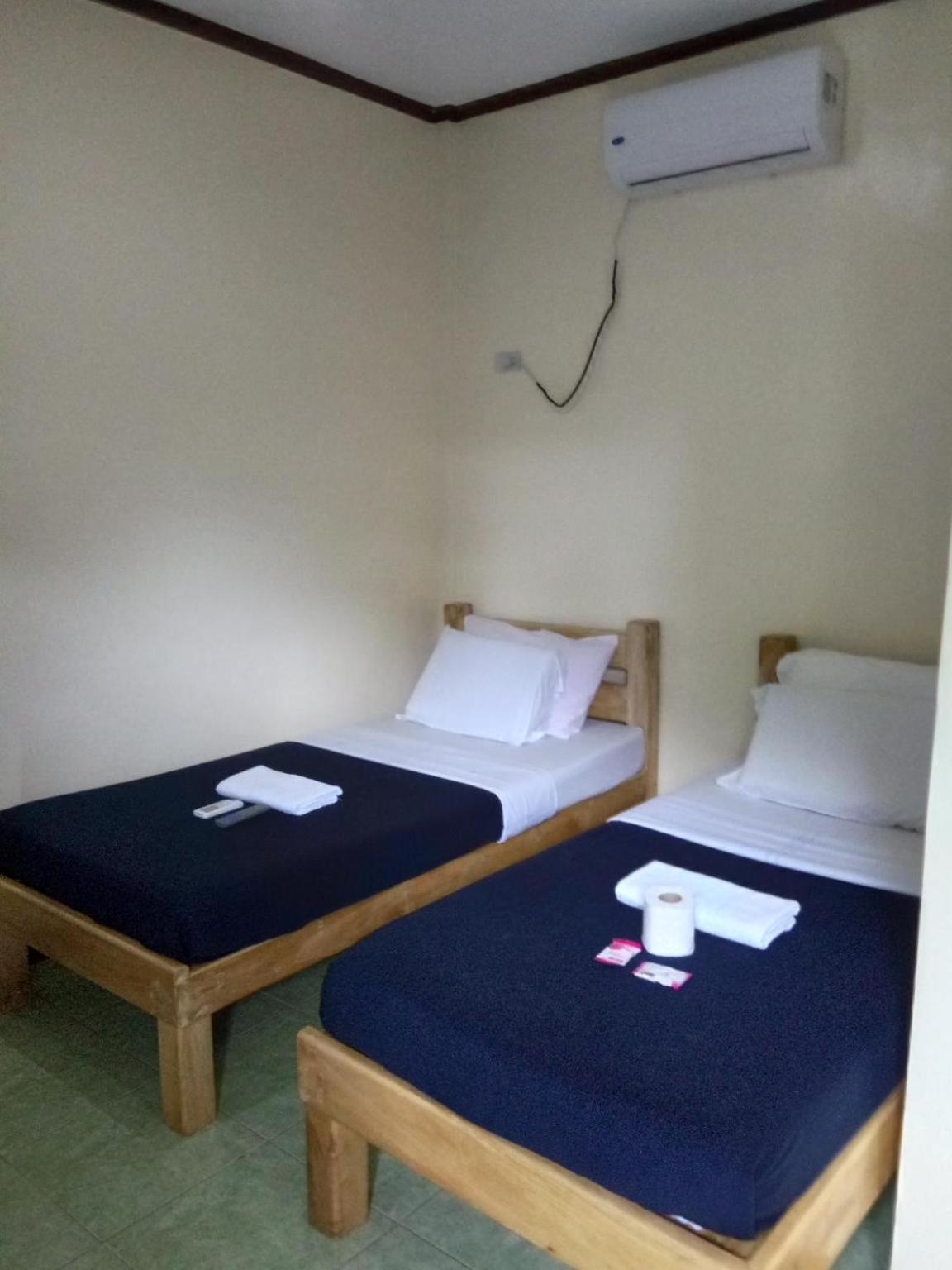 Deluxe Room (2 Adults + 1 Child) - Photo 1