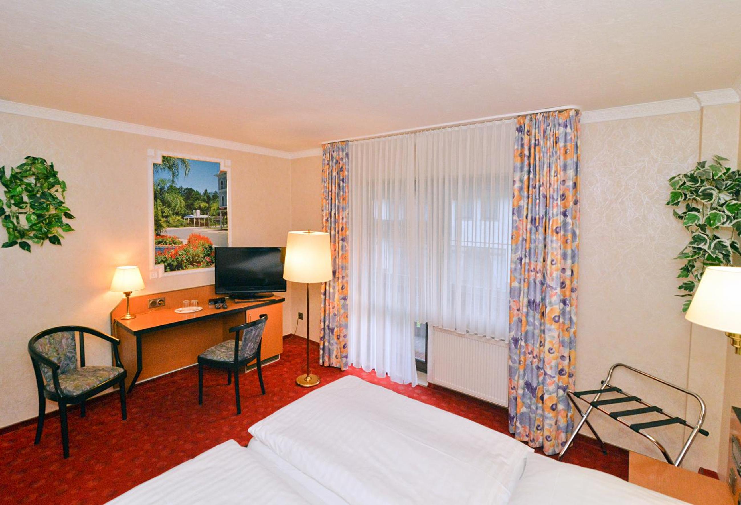 Double Room with Balcony - Photo 3