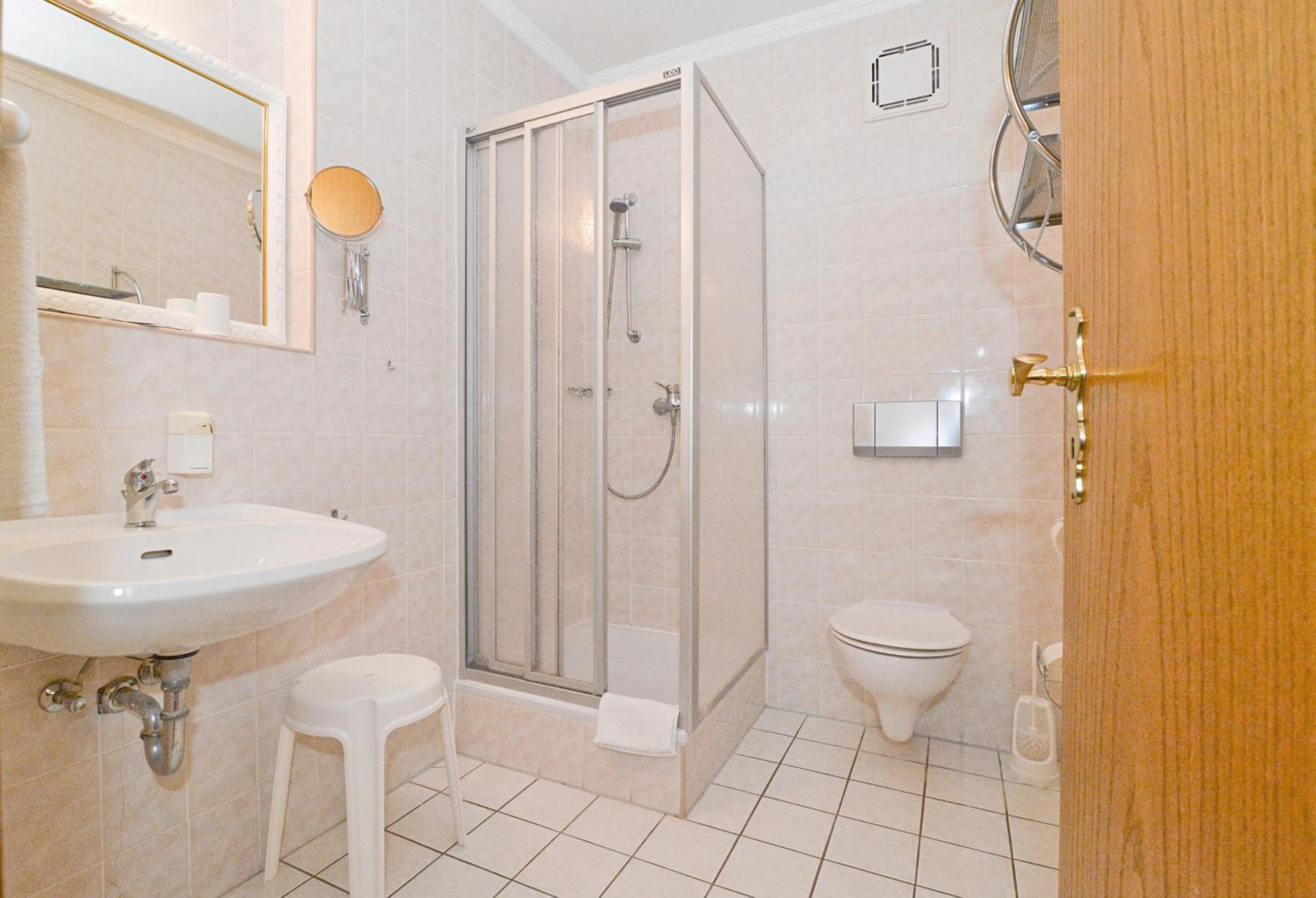 Double Room with Balcony - Photo 2