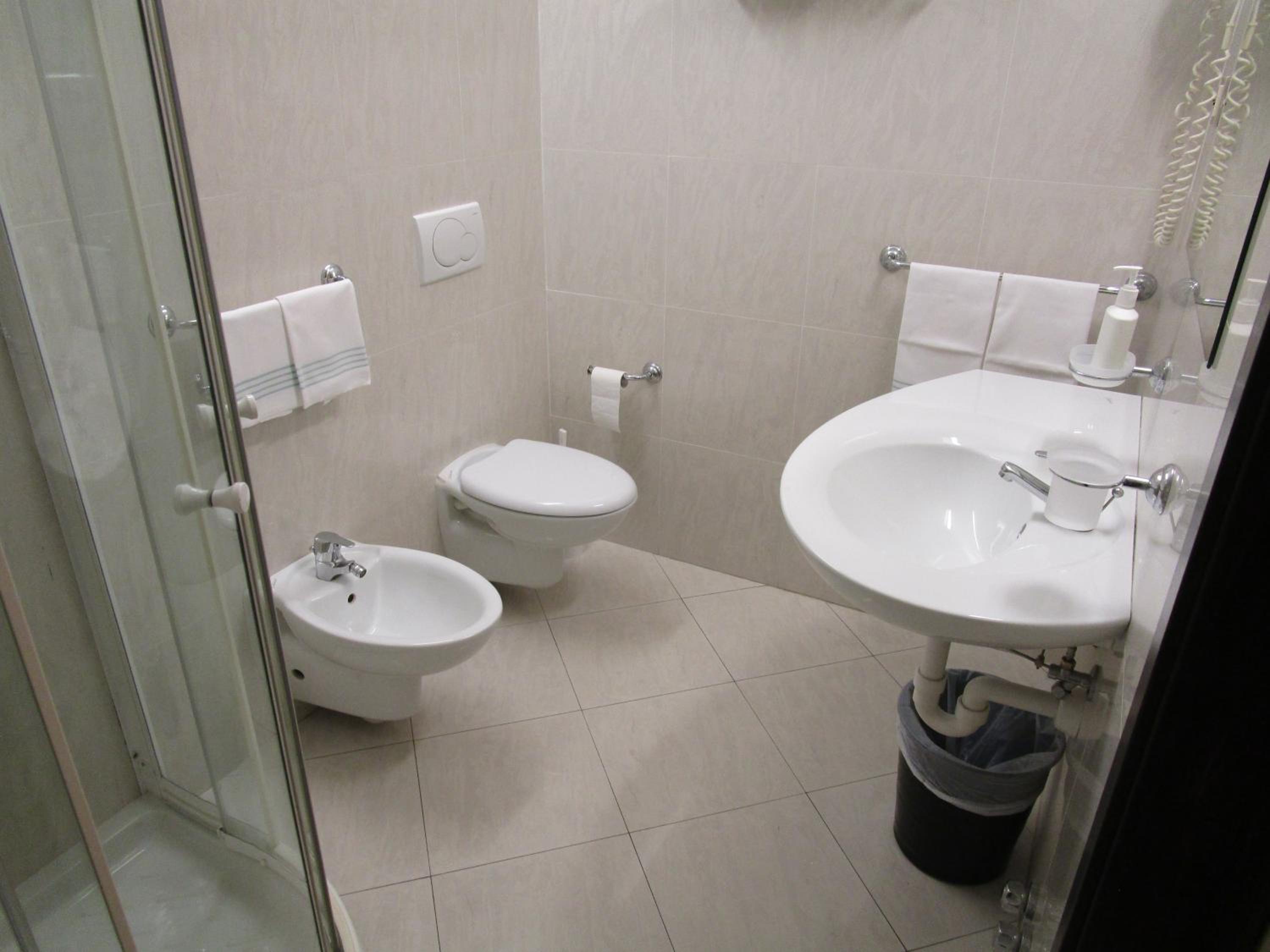 Double Room - Photo 22