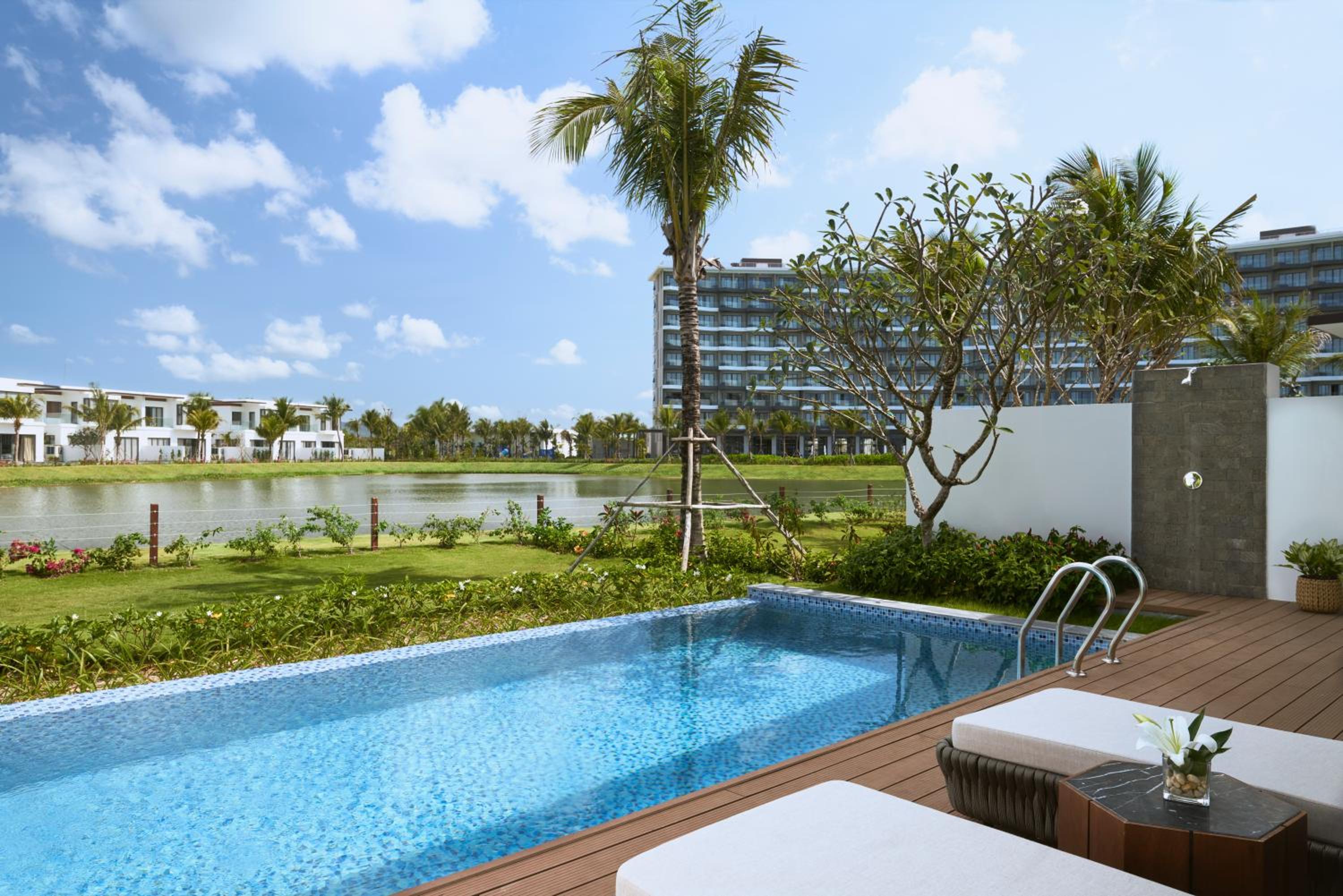 Two-Bedroom Villa with Private Pool and Lake View - Photo 2