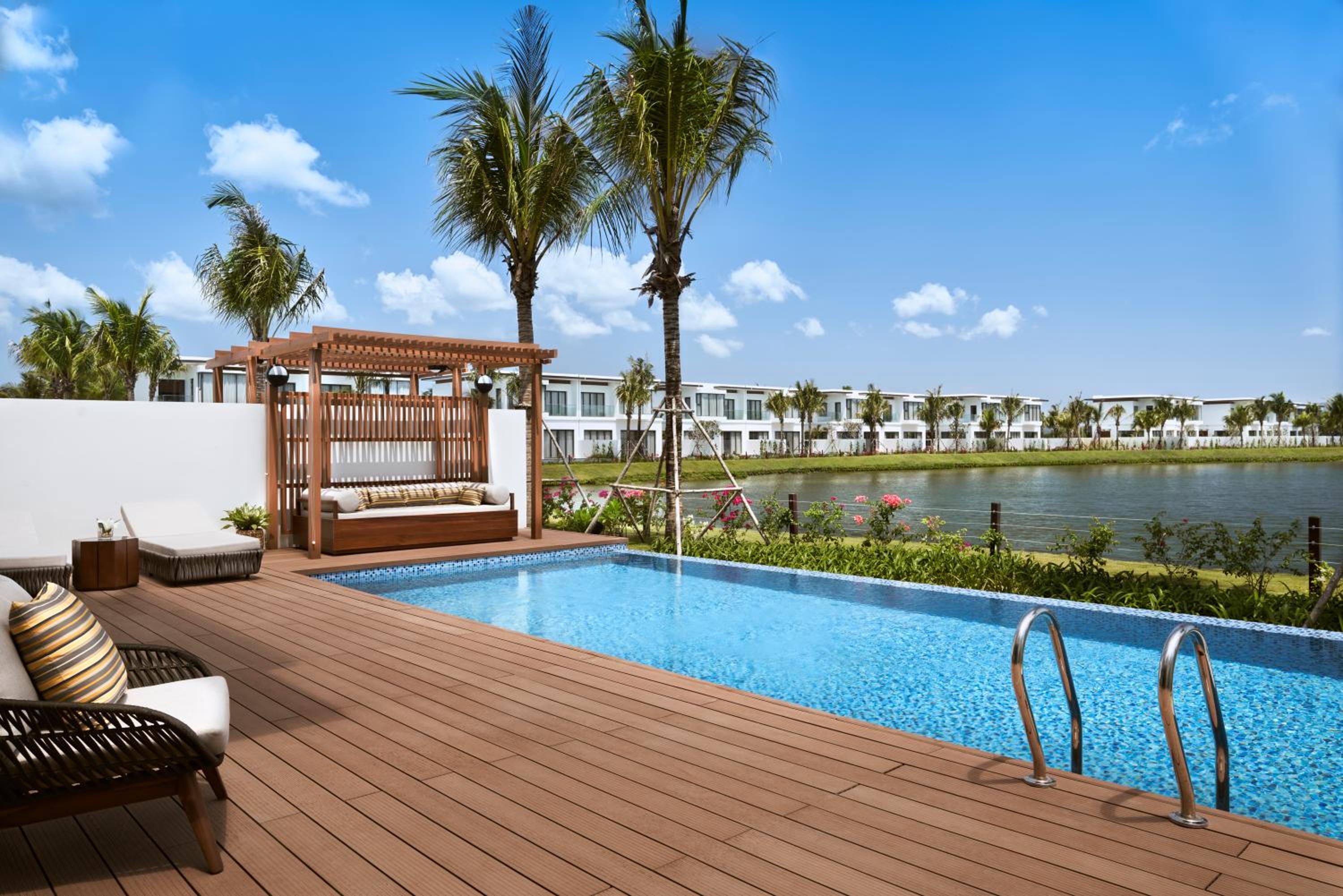 Family Three Bedroom Duplex Villa with Private Pool - Lake View - Photo 17