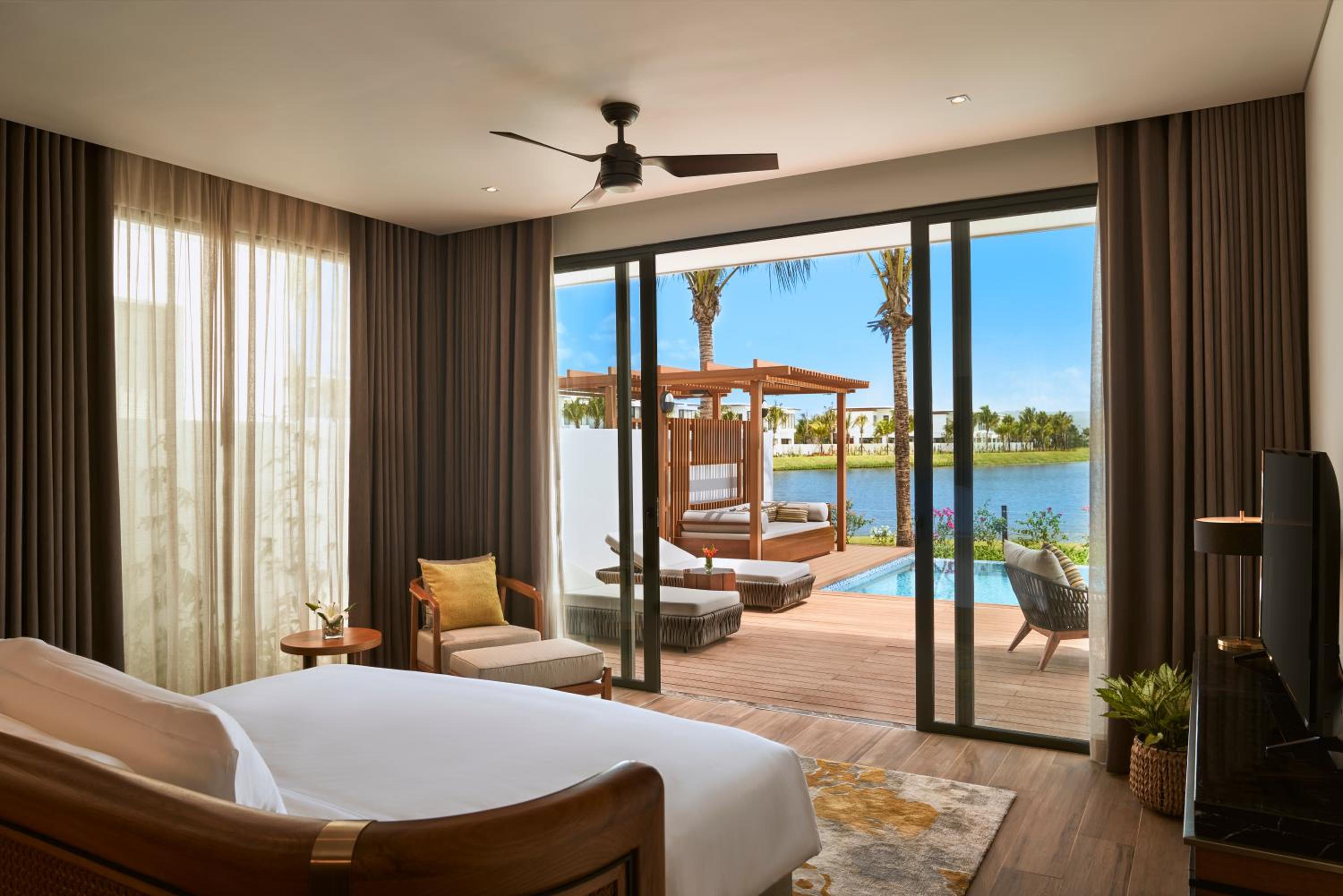 Family Three Bedroom Duplex Villa with Private Pool - Lake View - Photo 2