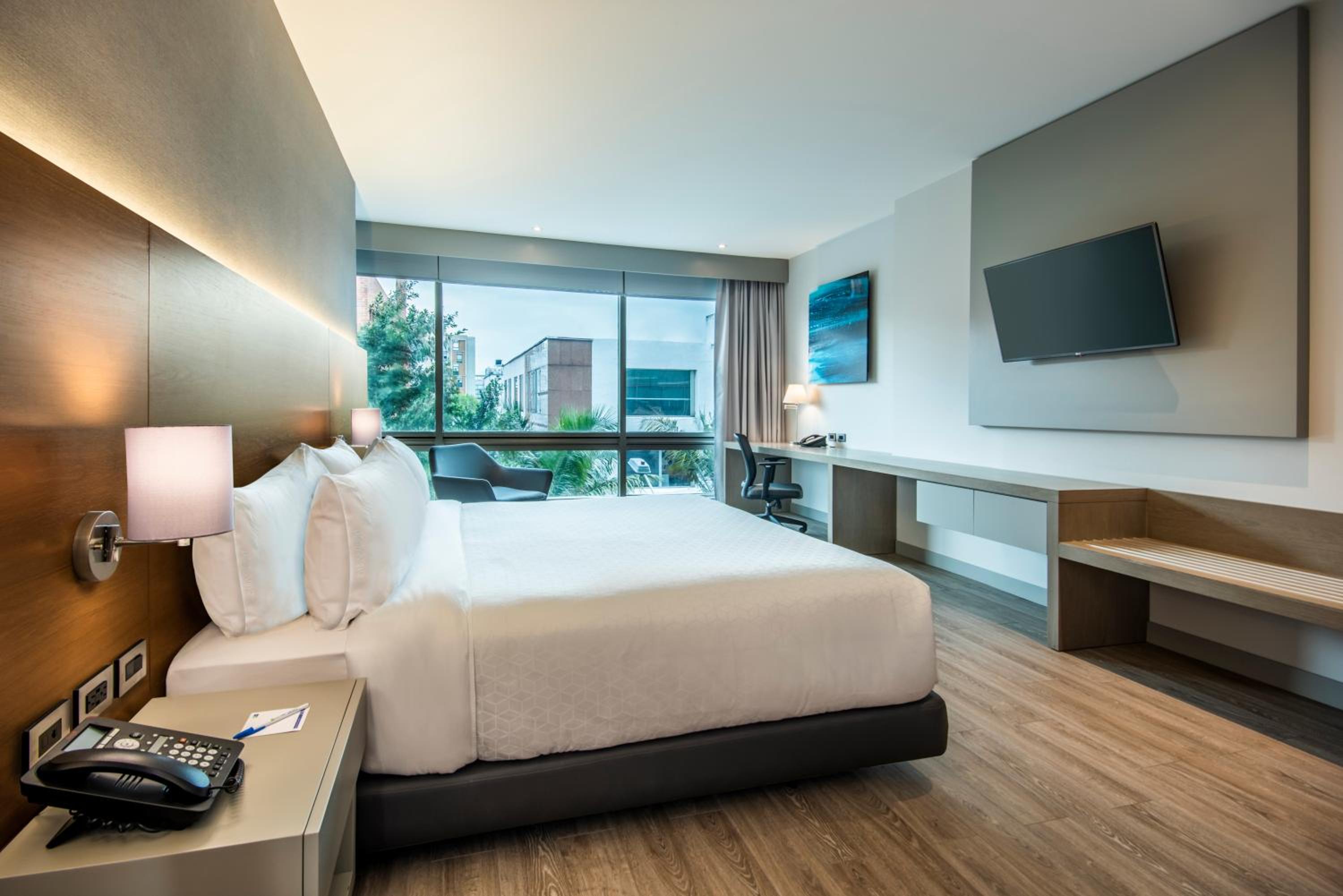 Standard King Room with Extra Floor Space photo 1