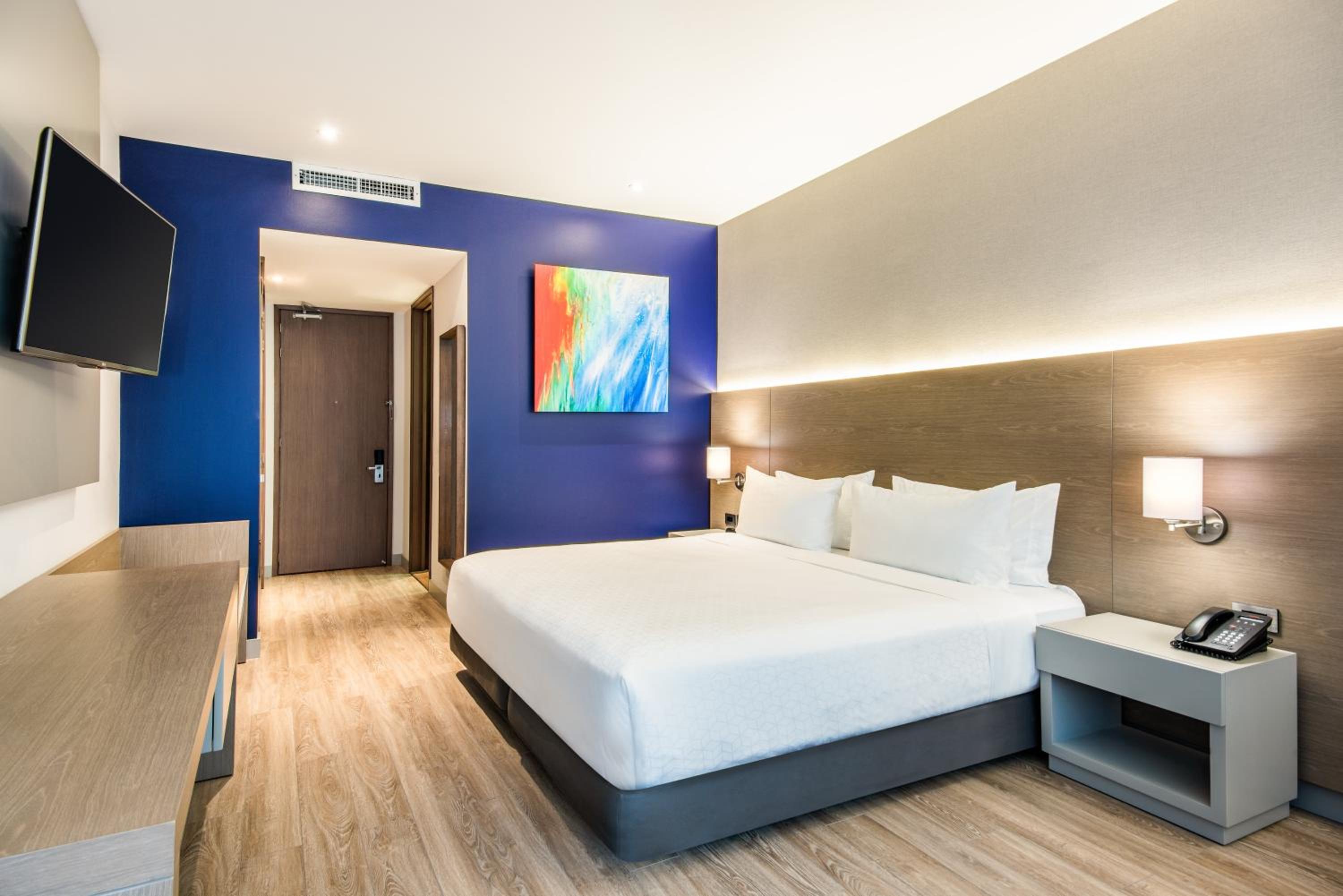 King Suite - Photo 3