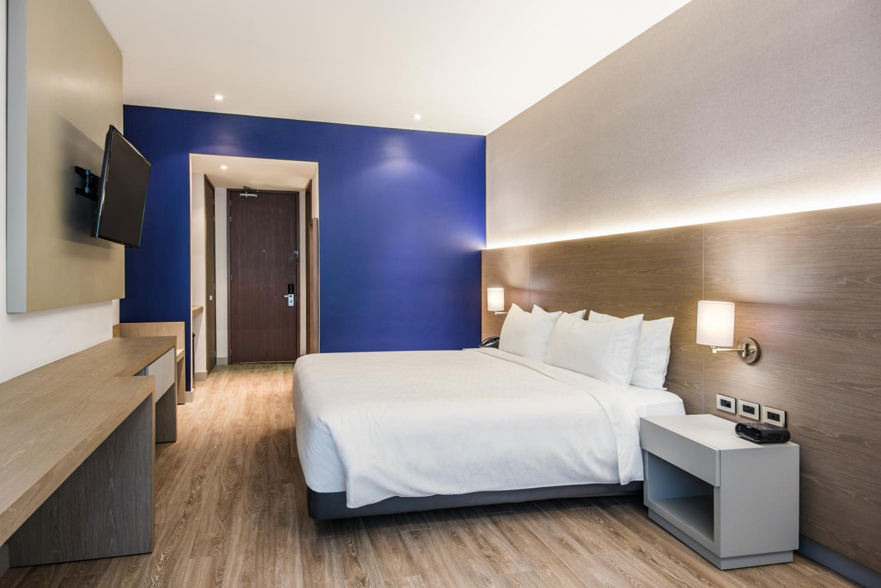 Standard King Room - Photo 4