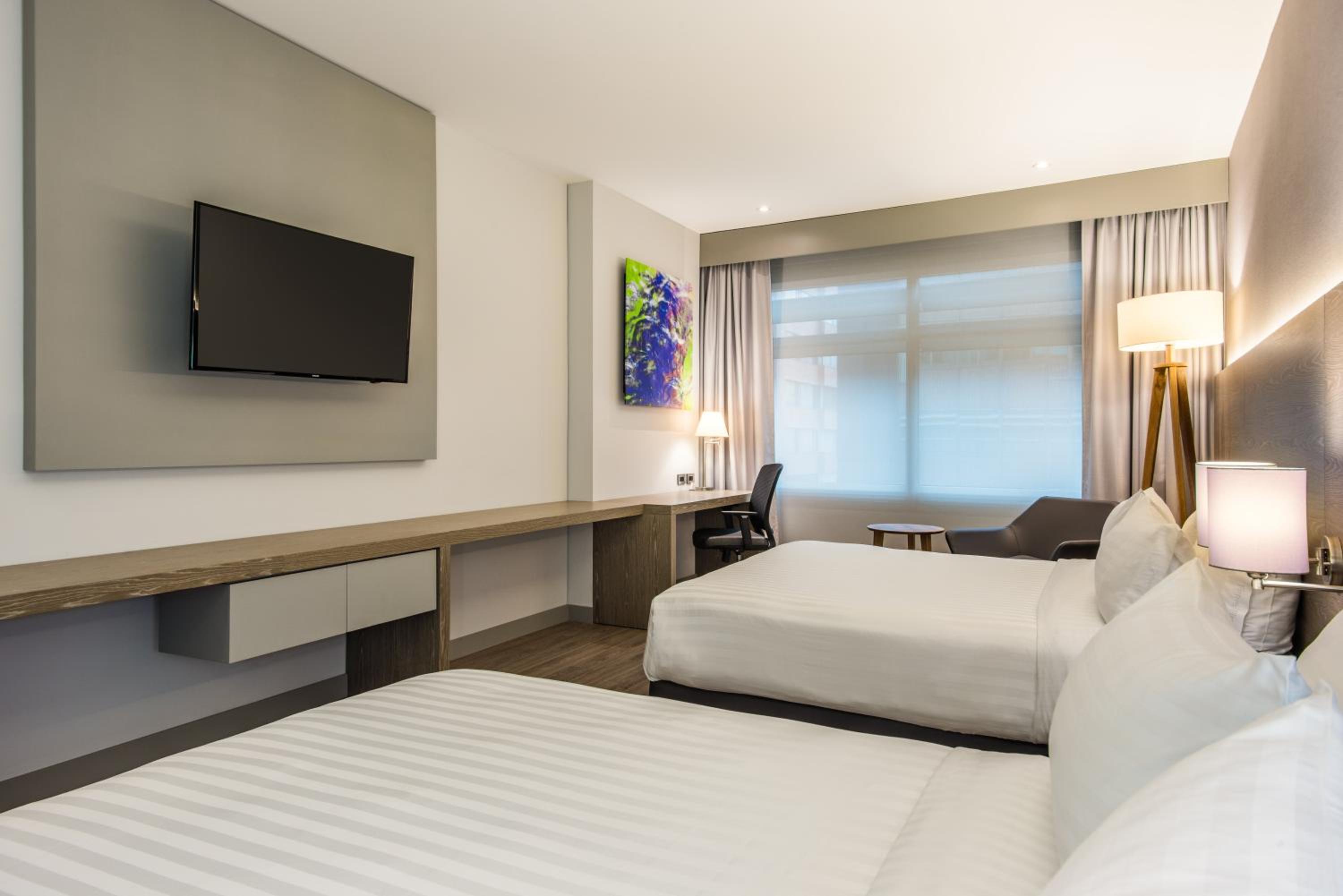 Standard Queen Room with Two Queen Beds - Photo 3
