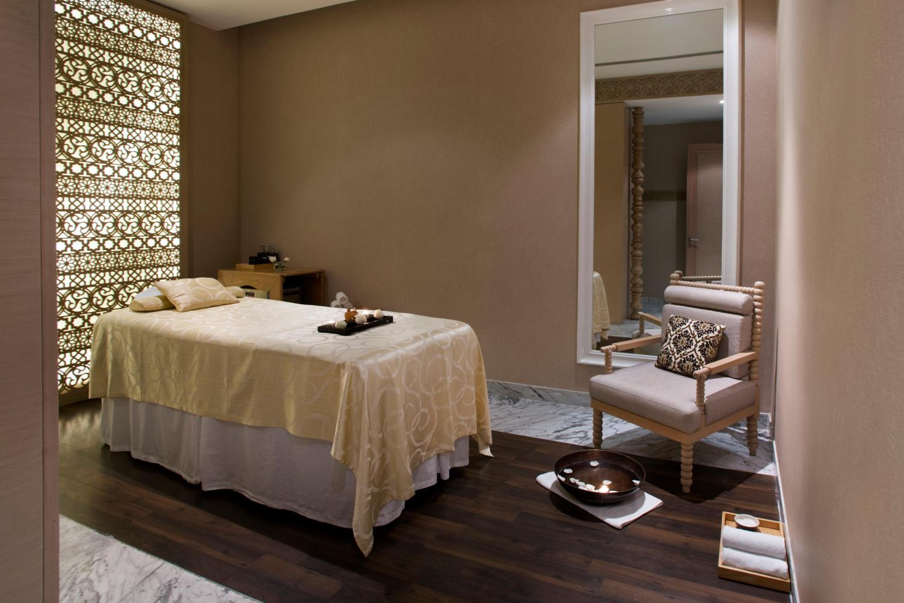 Twin Room with 15% Discount on Food & Soft Beverages, 15% Discount on Spa & Confirmed late check out till 14:00 Hrs photo 2