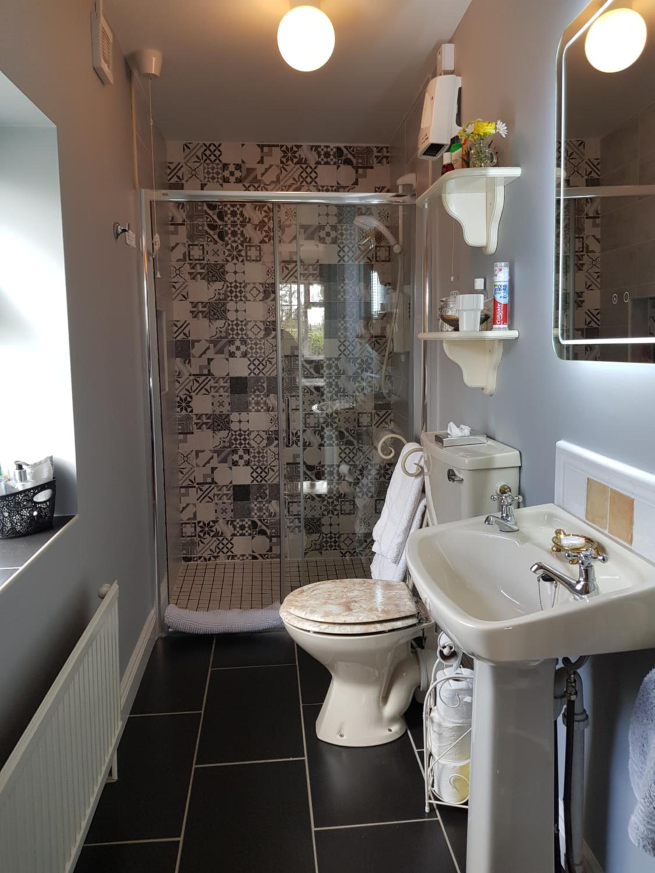 Deluxe Double Room with Shower photo 3
