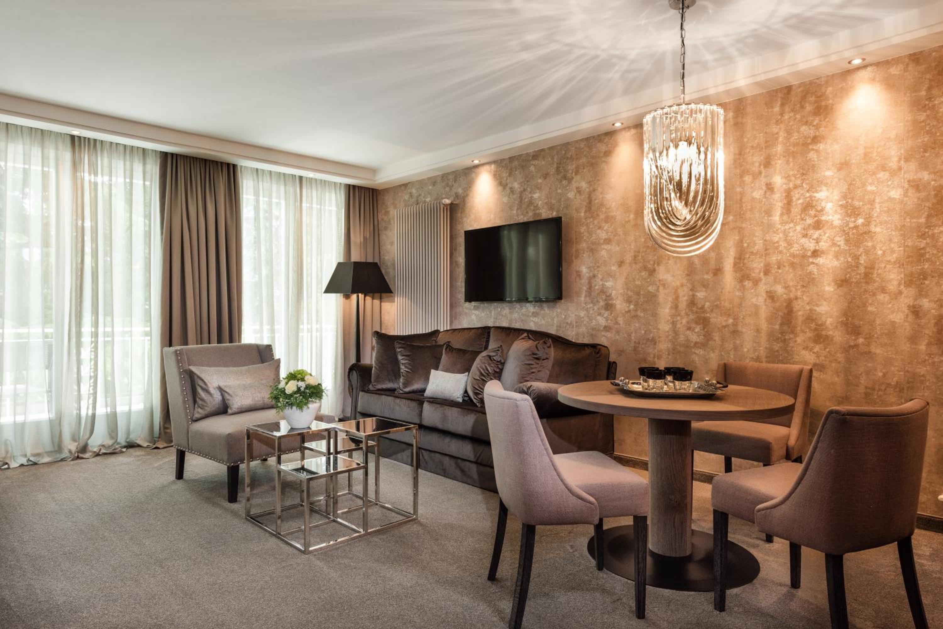 Queen Suite photo 2