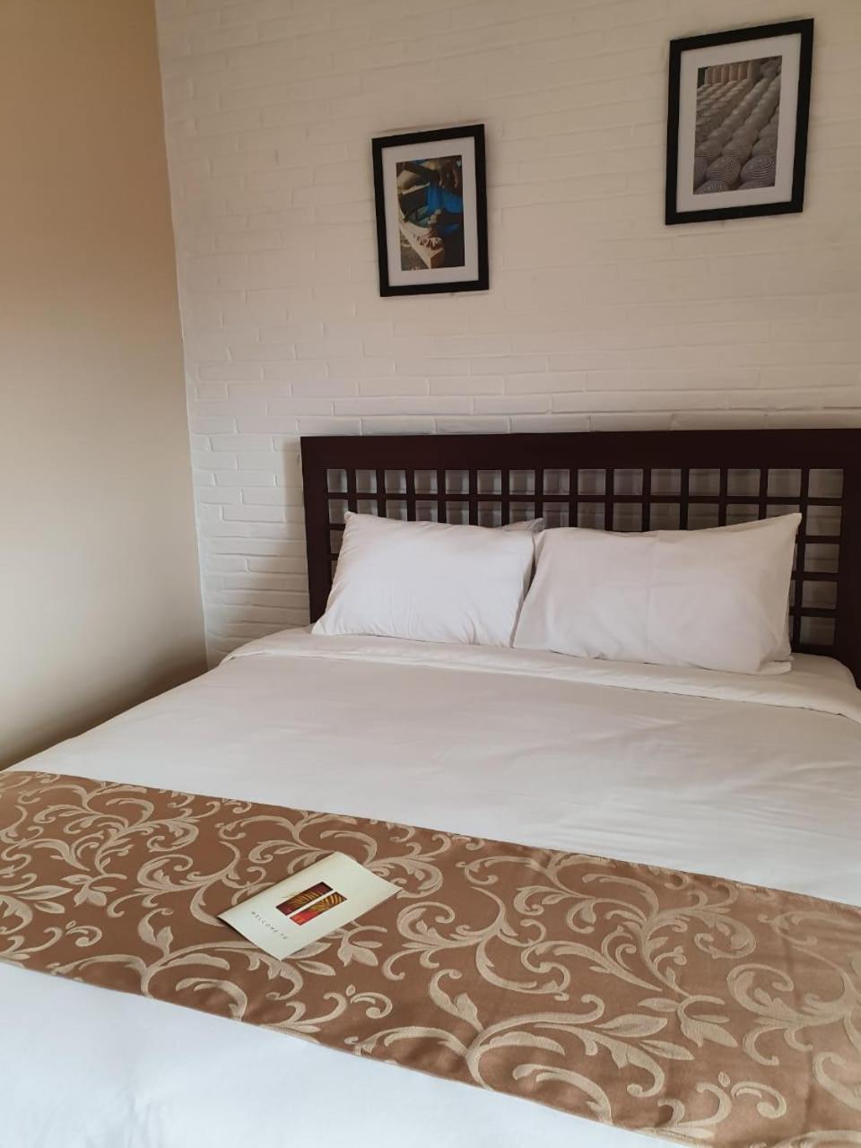 Standard Double Room - Photo 7