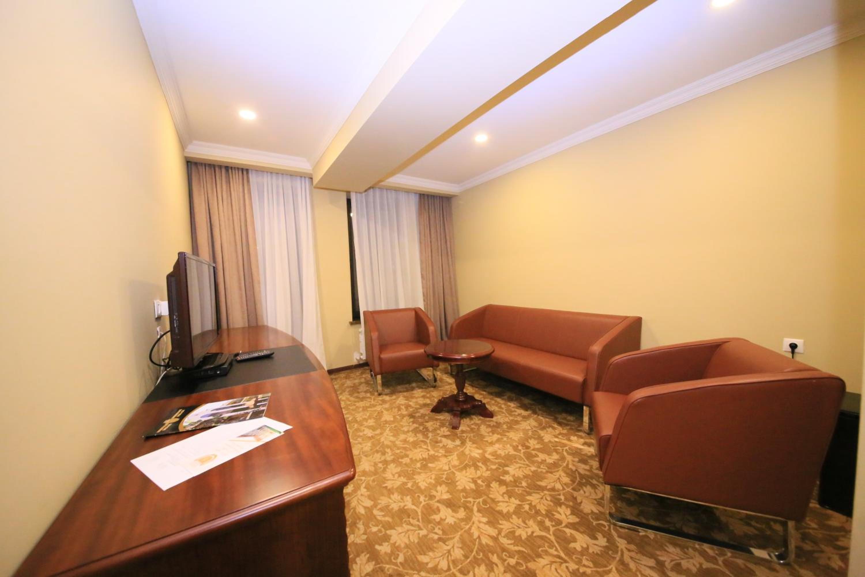 Classic Family Room - Photo 7