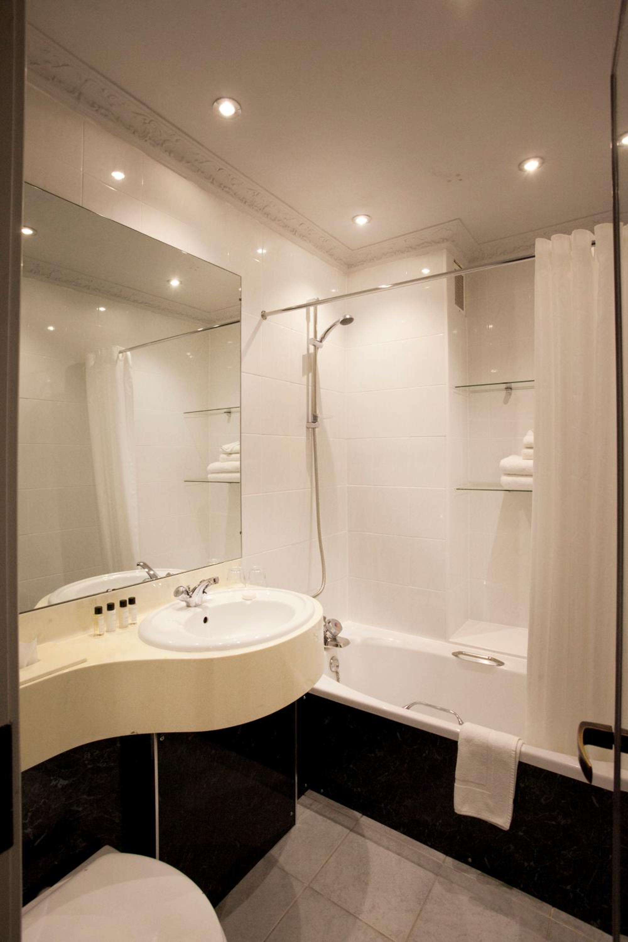 Standard Twin Room - Non-Smoking - Photo 5