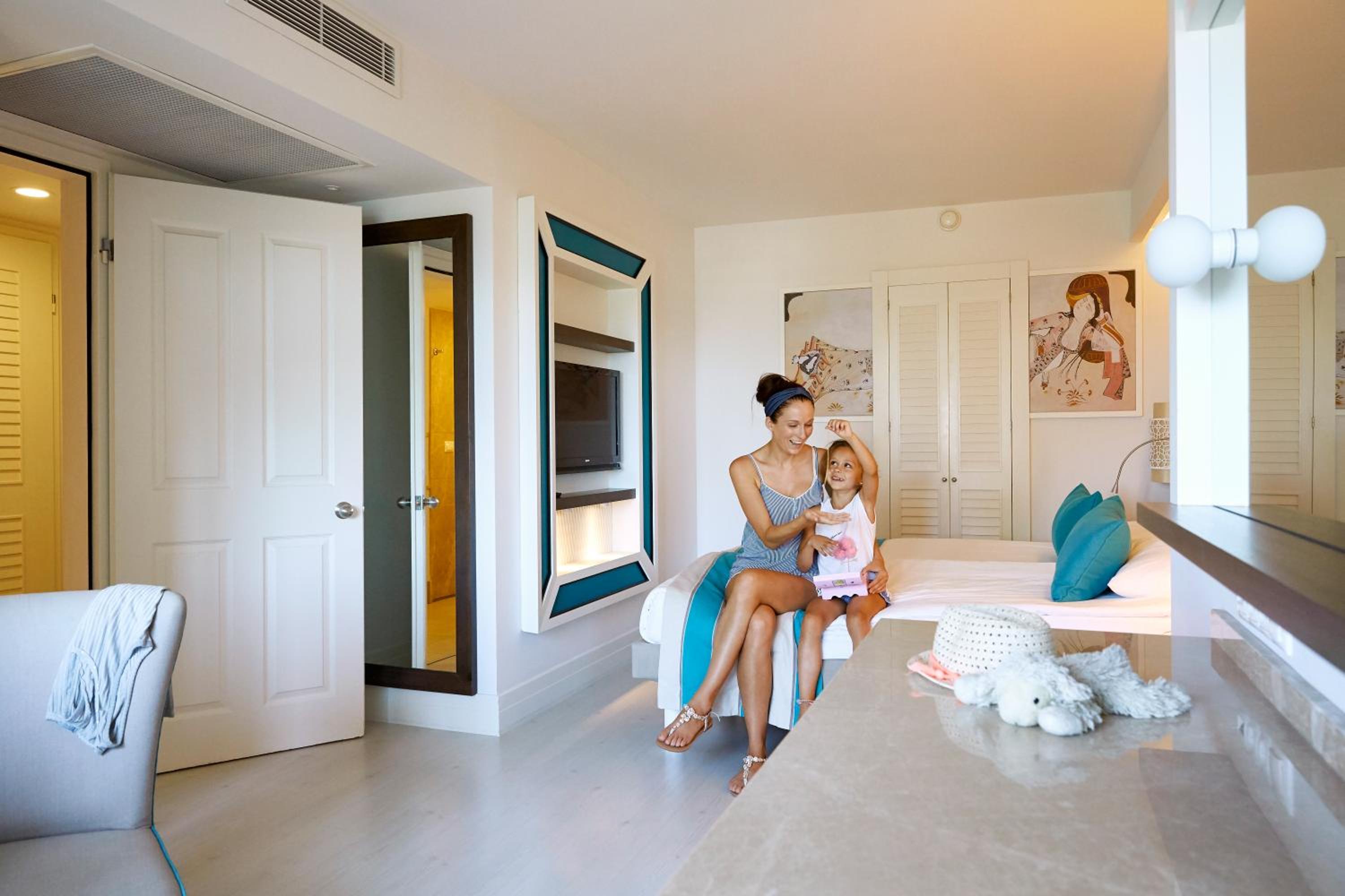 Family Room with Balcony photo 2