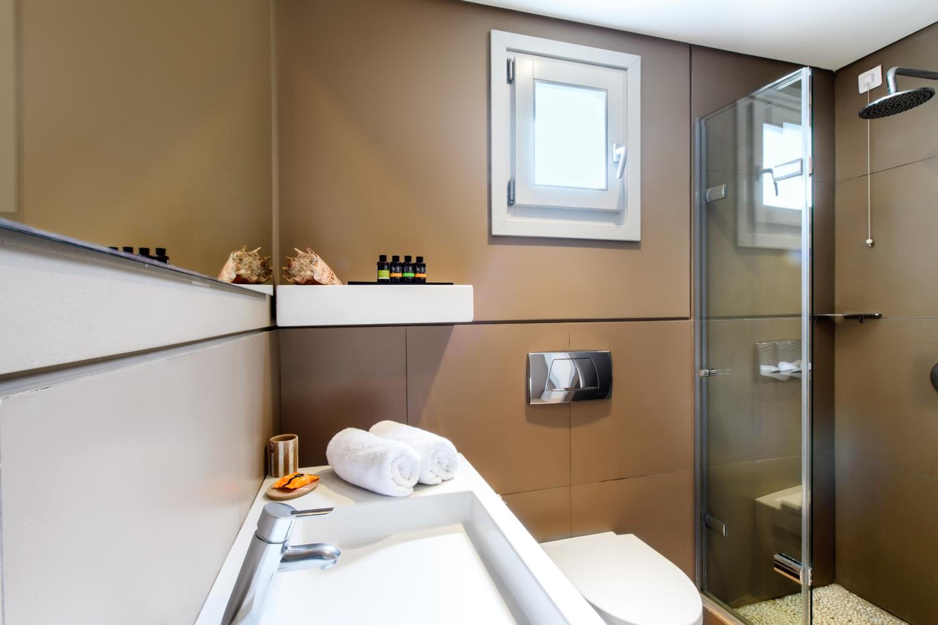 Friends & Family Suite Sea View photo 3