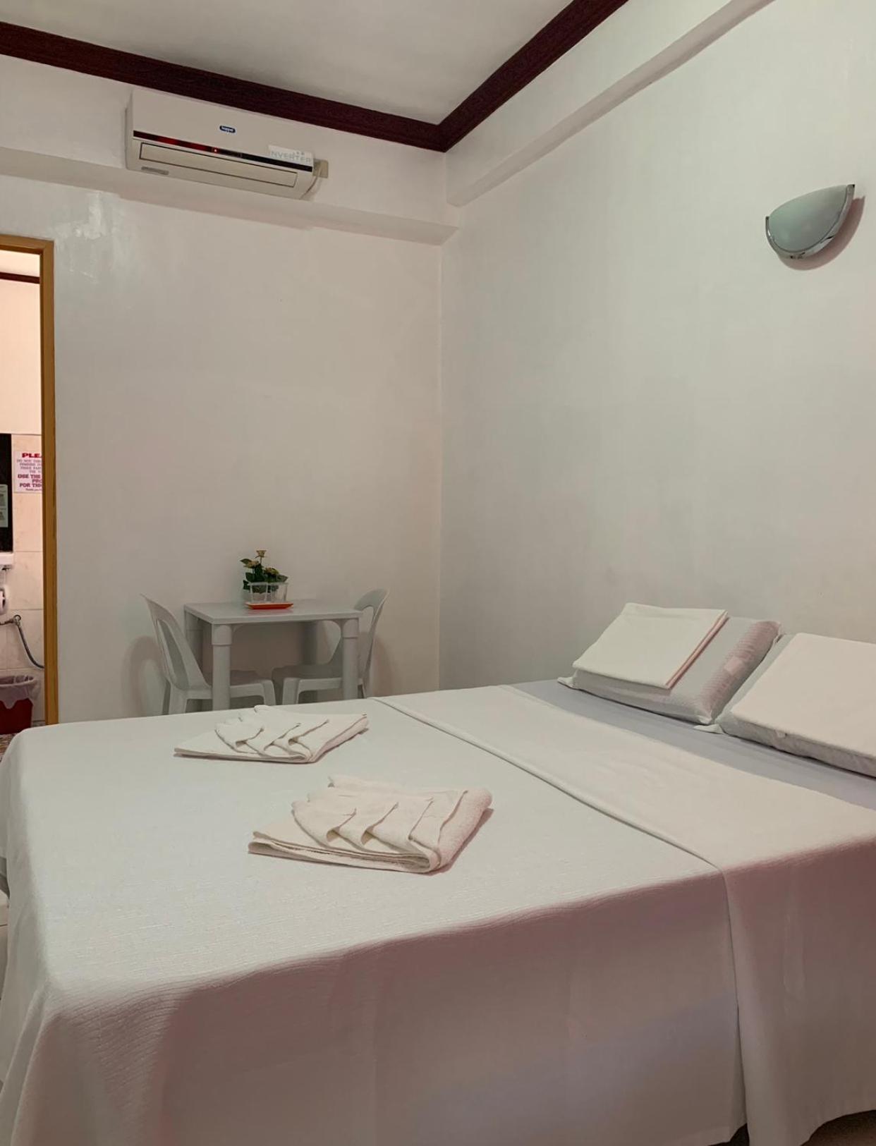 Deluxe Double Room with Shower - Photo 4