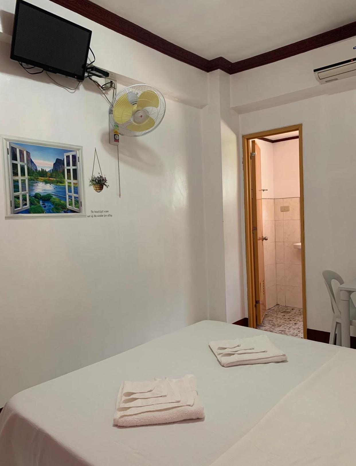 Deluxe Double Room with Shower - Photo 3