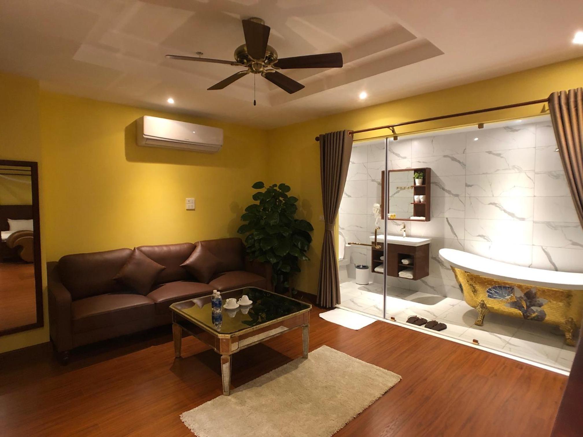 Superior King Suite