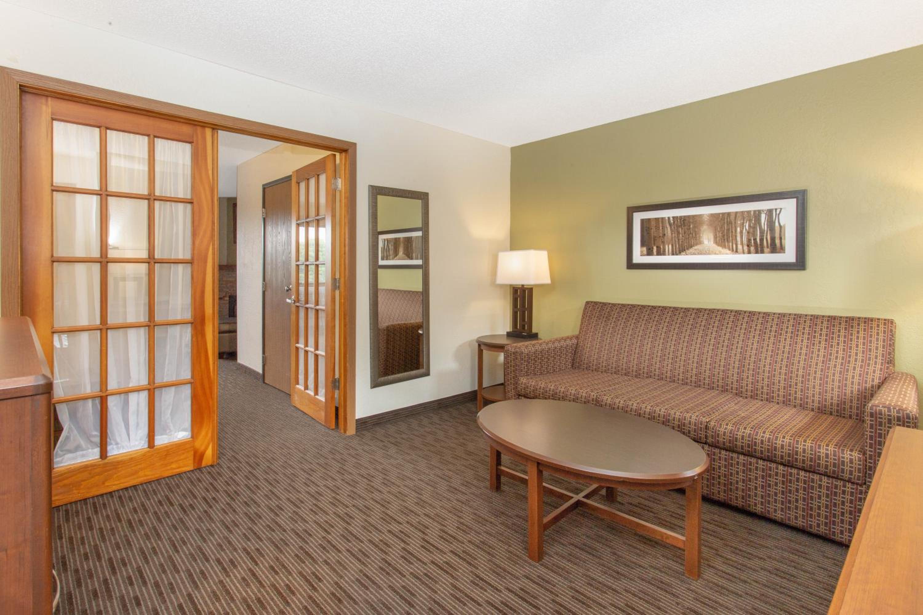 One-Bedroom King Suite - Non-Smoking photo 3
