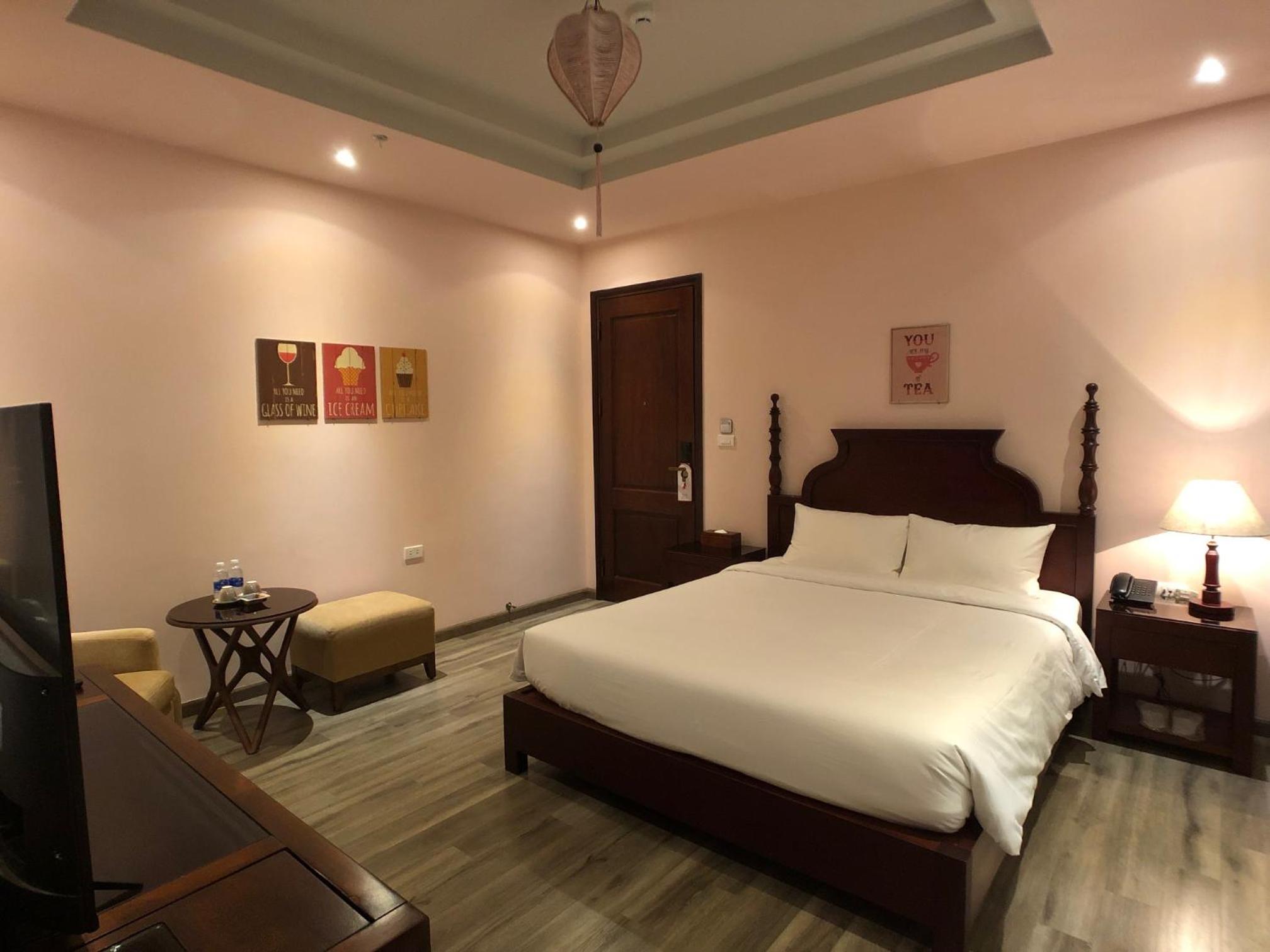 Standard Queen Room