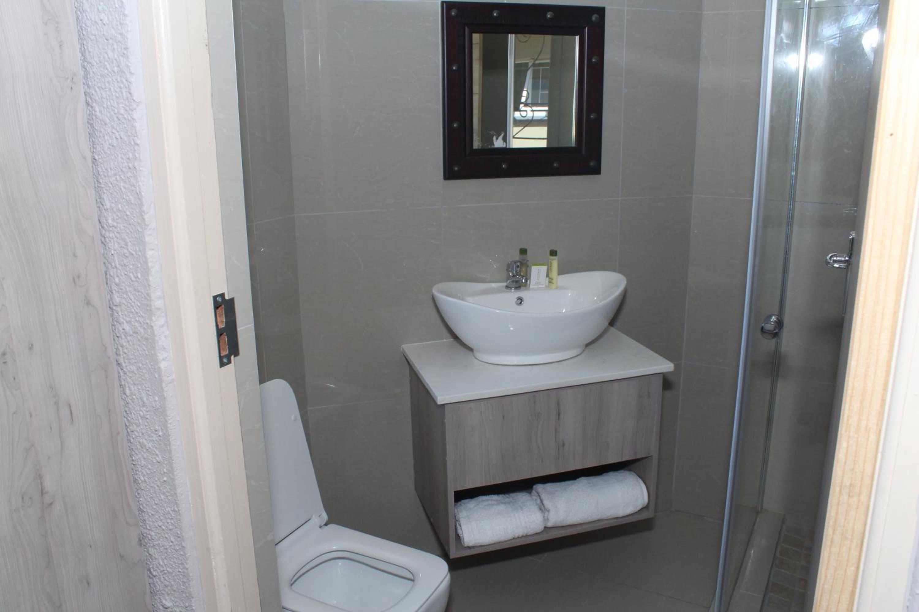 Deluxe Double Room (2 Adults + 1 Child) - Photo 20