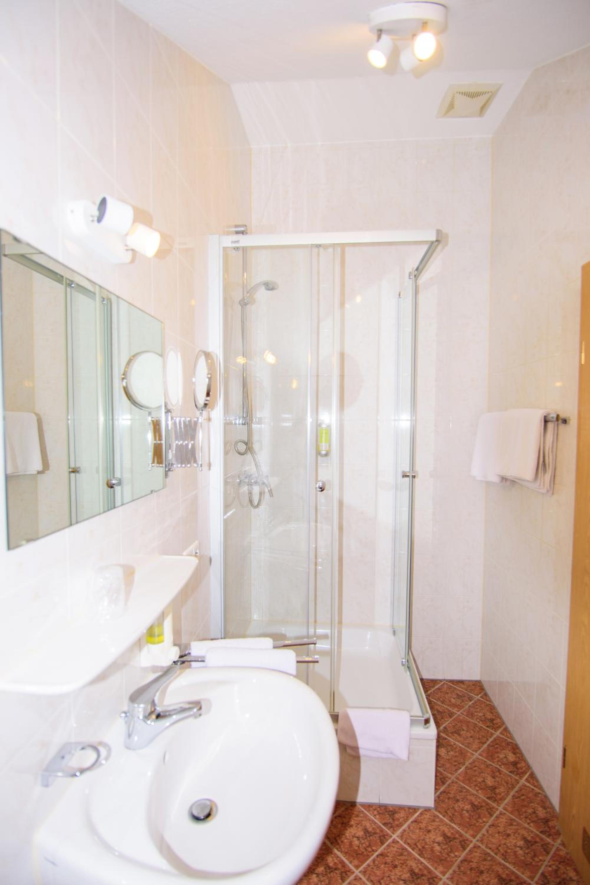 Twin Room With Shower photo 2