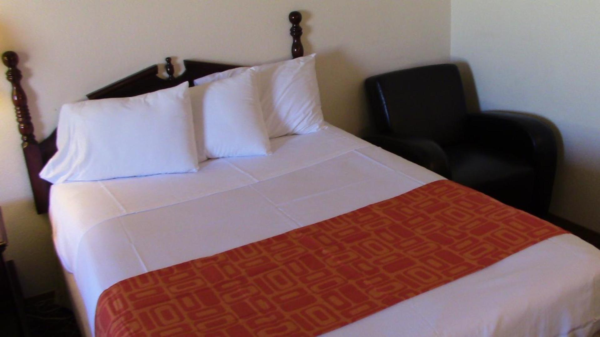 Queen Room - Non-Smoking - Photo 4