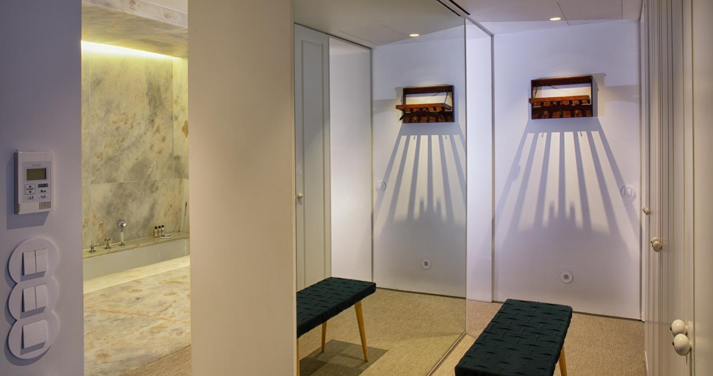 Unique Room thumbnail 6