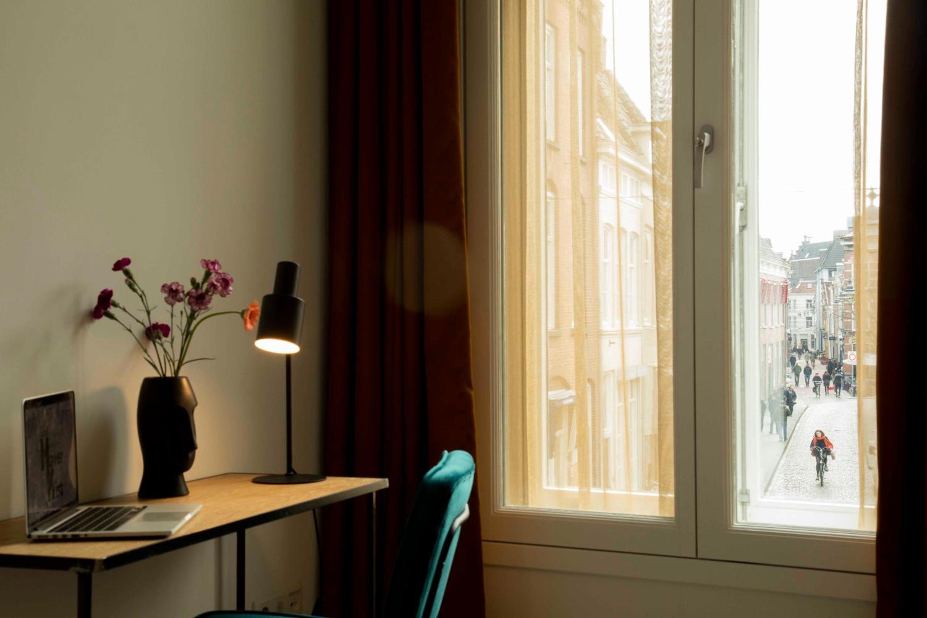 Double or Twin Room with City View - Photo 8