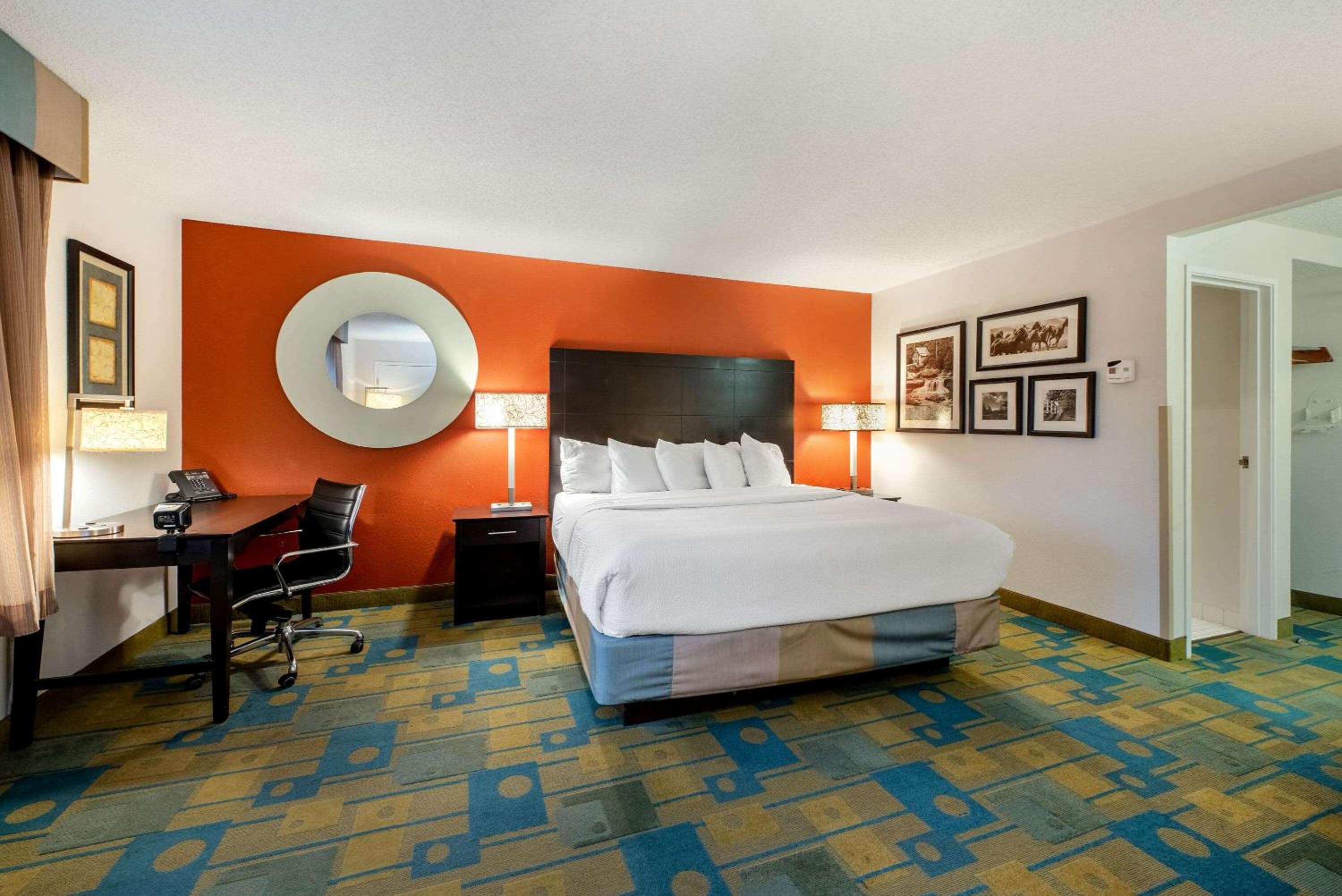 Executive King Room - Photo 4