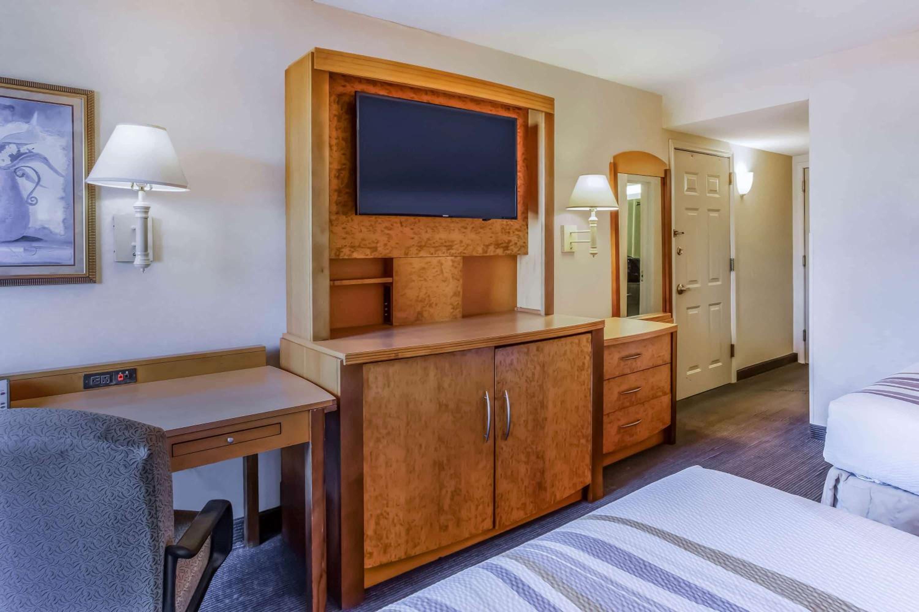 Double Room with Two Double Beds - Mobility Access at La Quinta by Wyndham Islip - MacArthur Airport in Bohemia