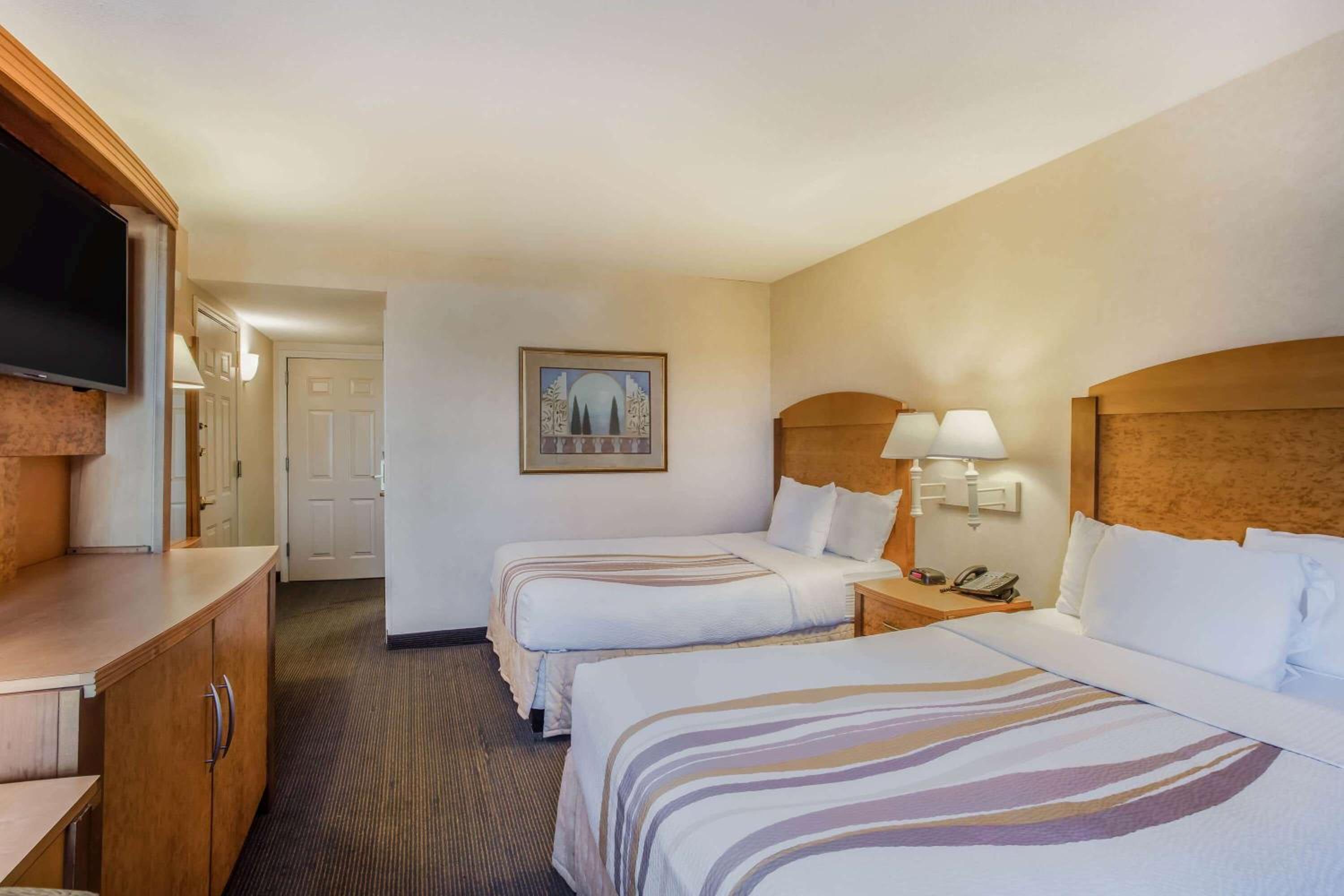 Double Room with Two Double Beds - Photo 4