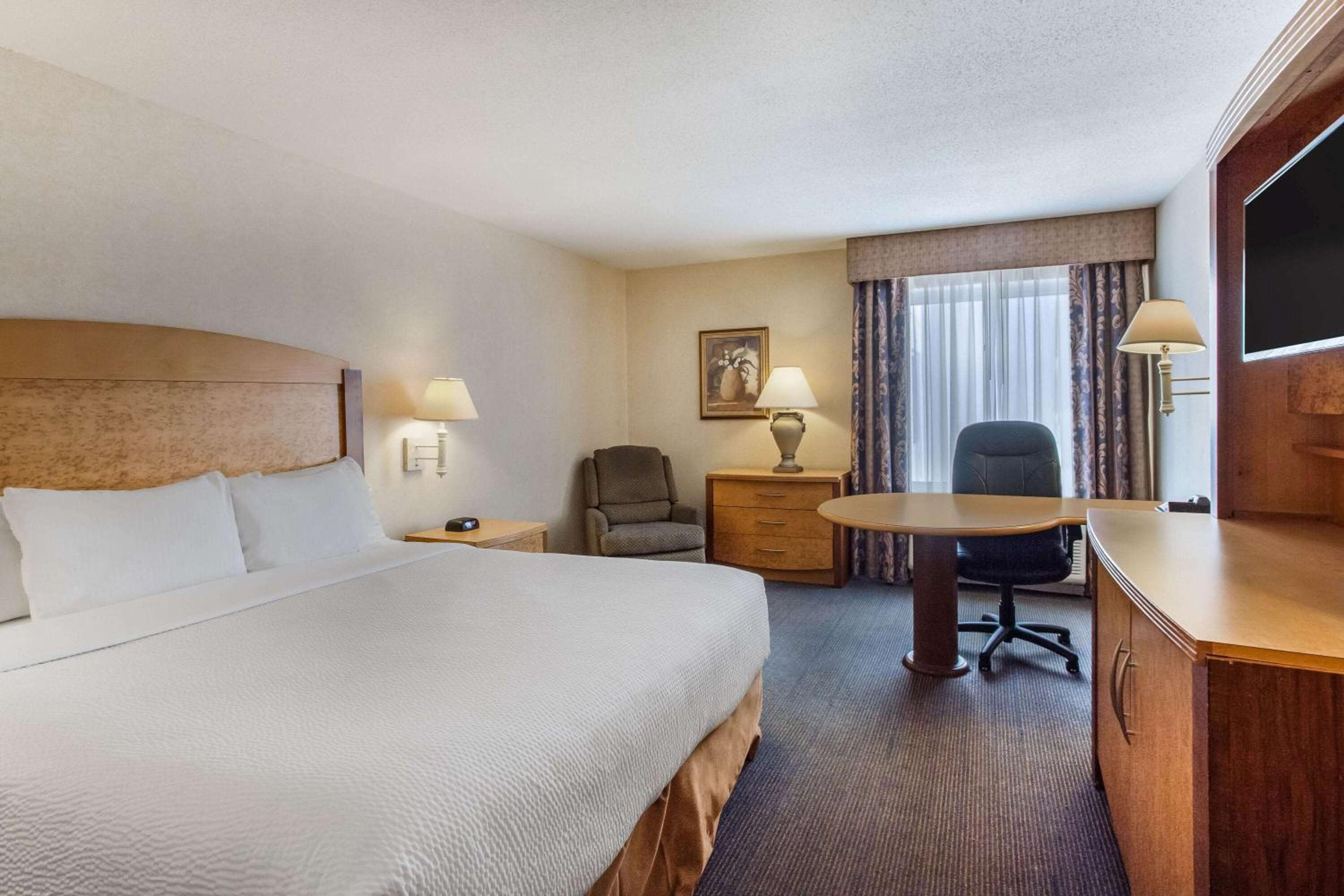 Standard King Room - Photo 2