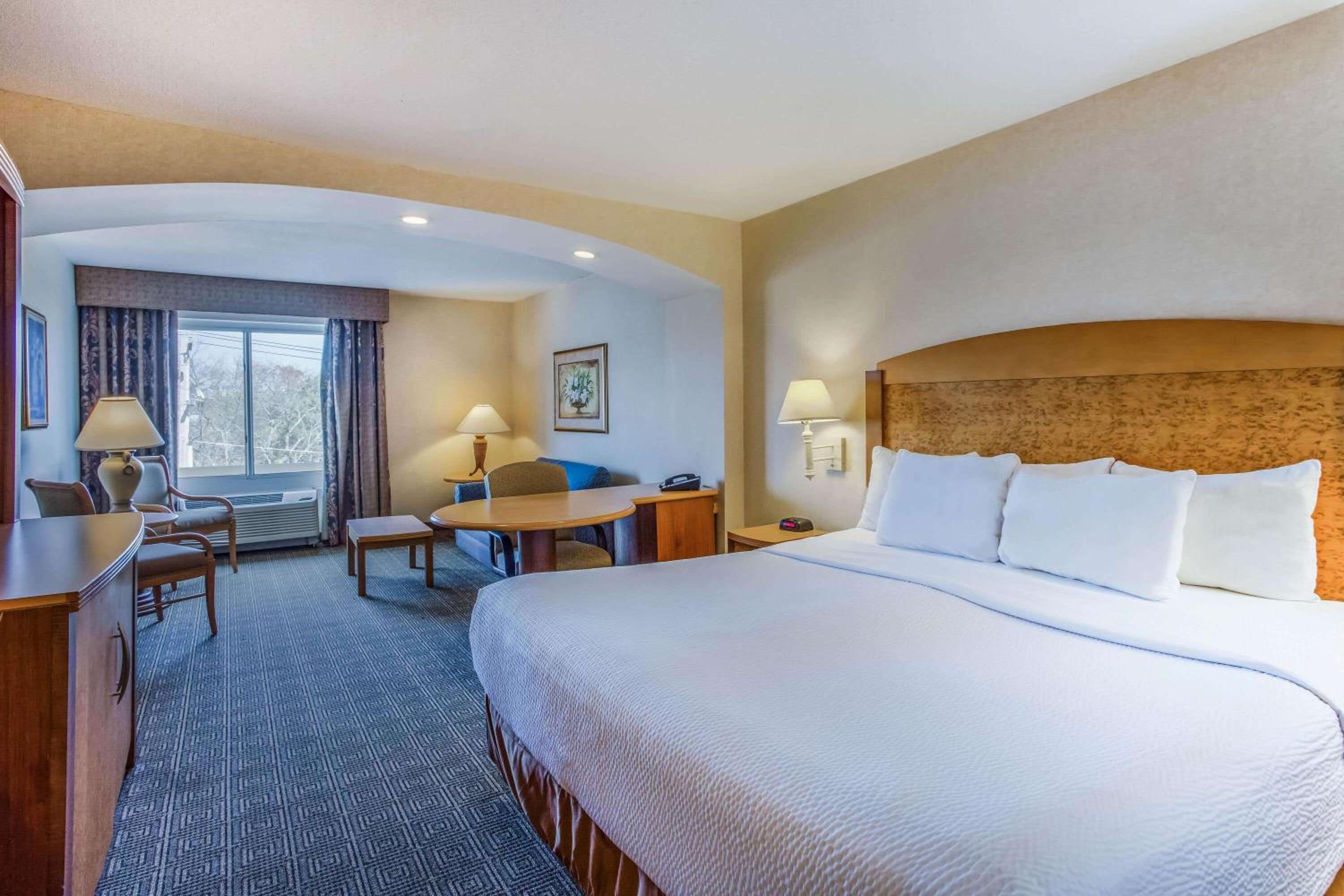 King Suite - Photo 2