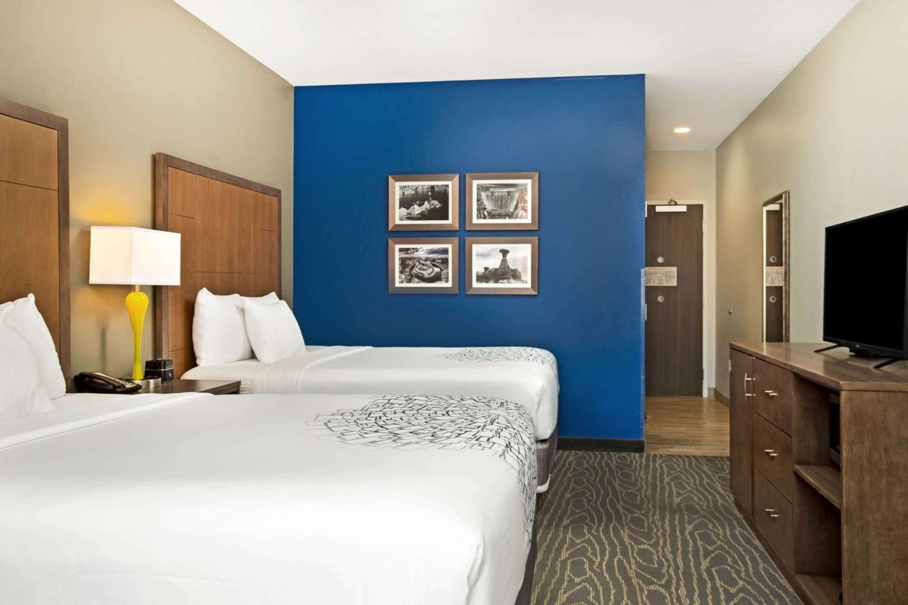 Queen Room with Two Queen Beds - Mobility and Hearing Access/Non-Smoking photo 2