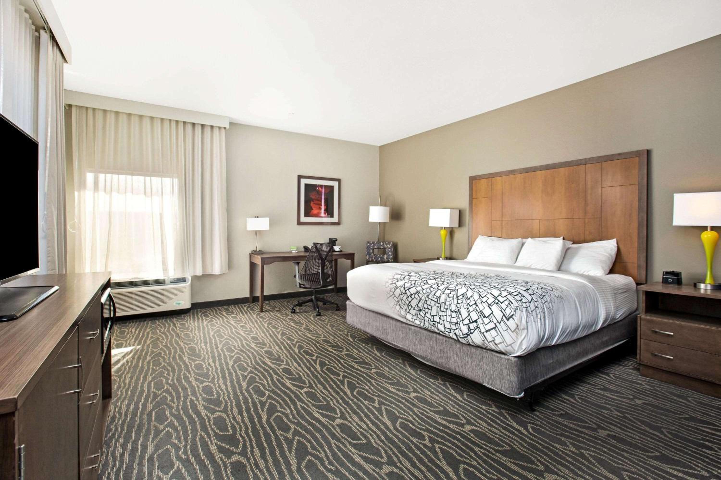 King Room - Mobility Access/Non-Smoking photo 2