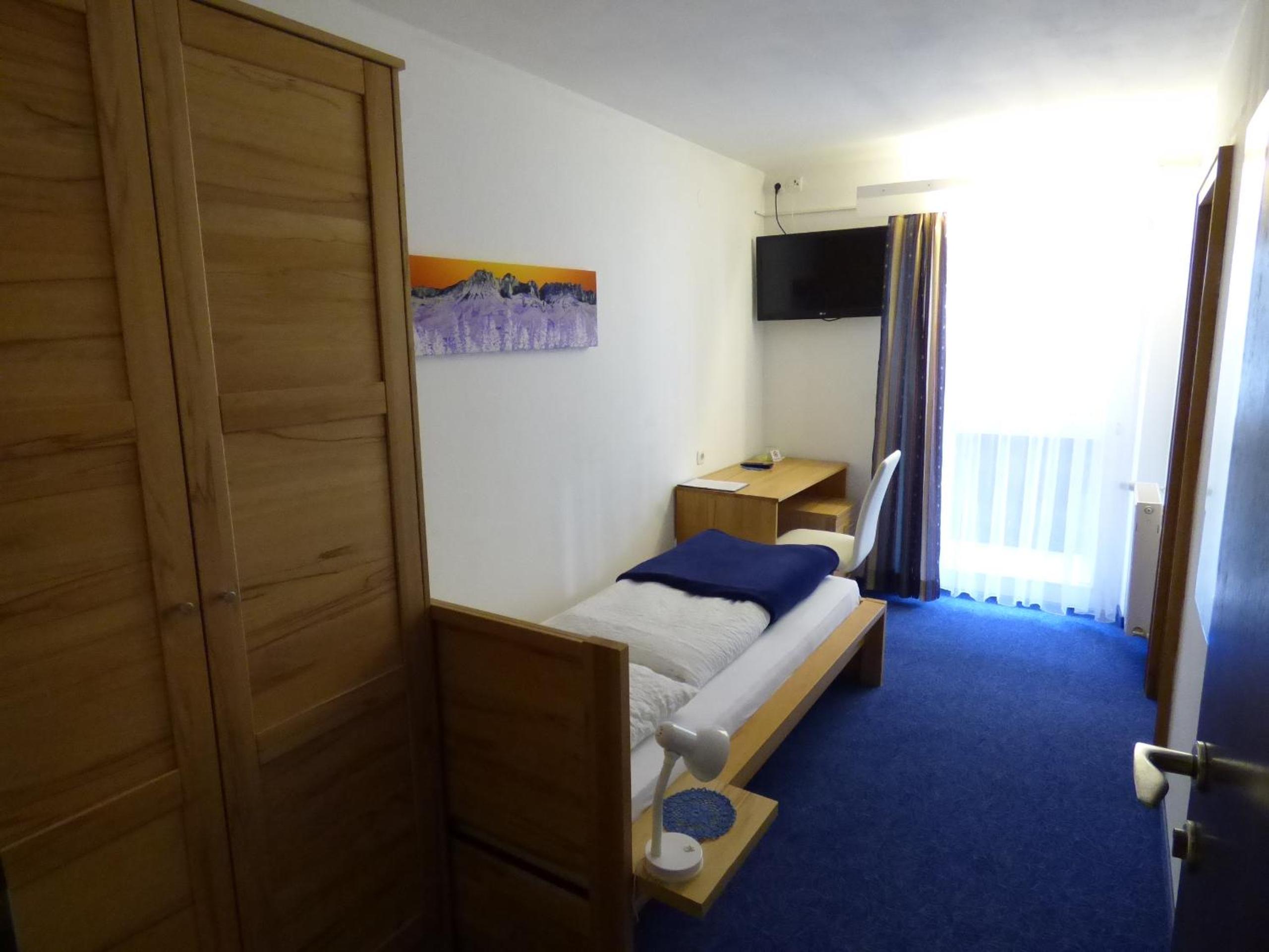 Single Room with Balcony photo 2