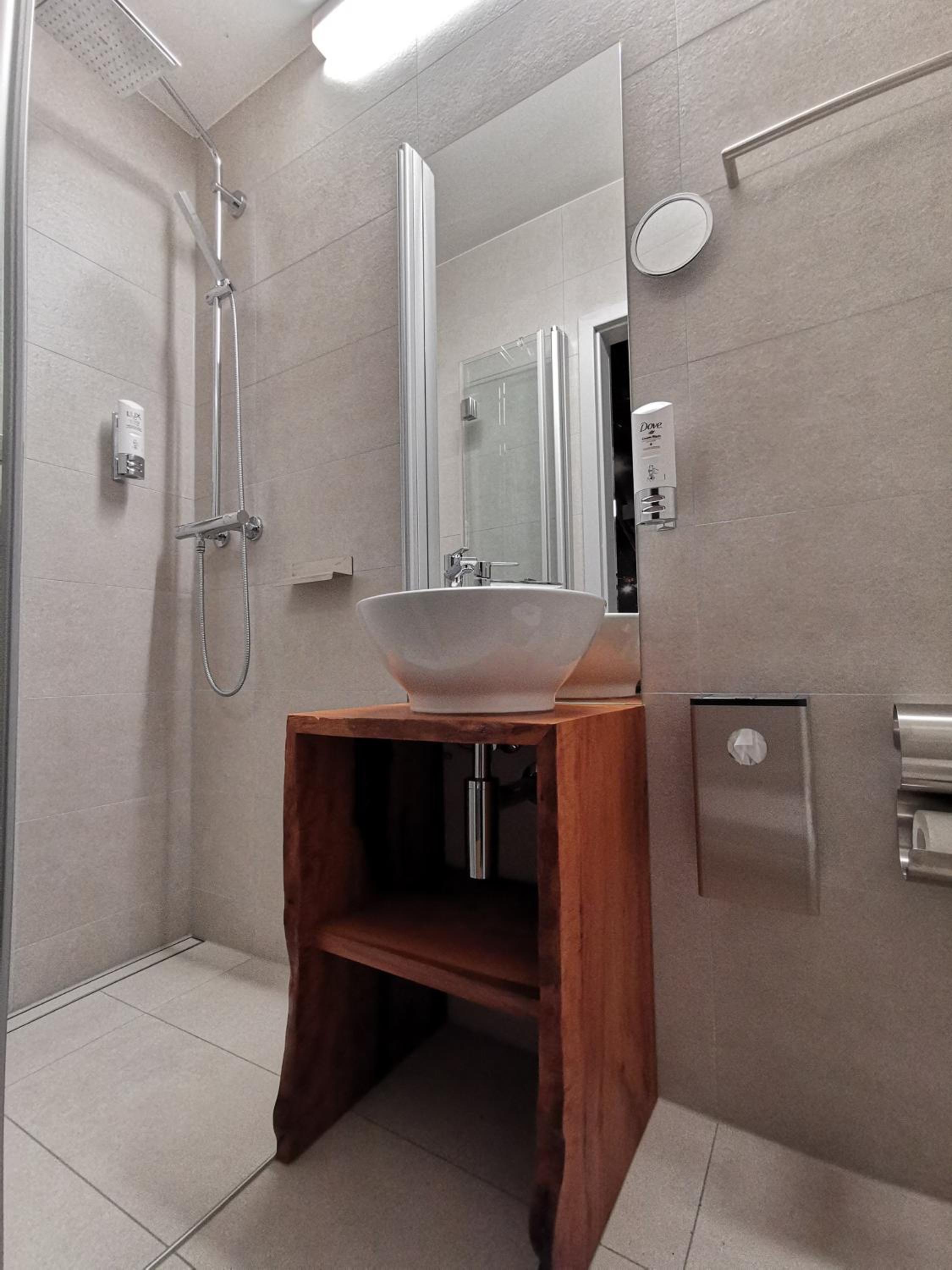 Double Room with Shared Bathroom photo 3